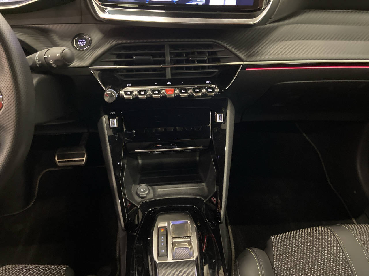 PEUGEOT 208 1.2 Hybrid 145 GT-image-8