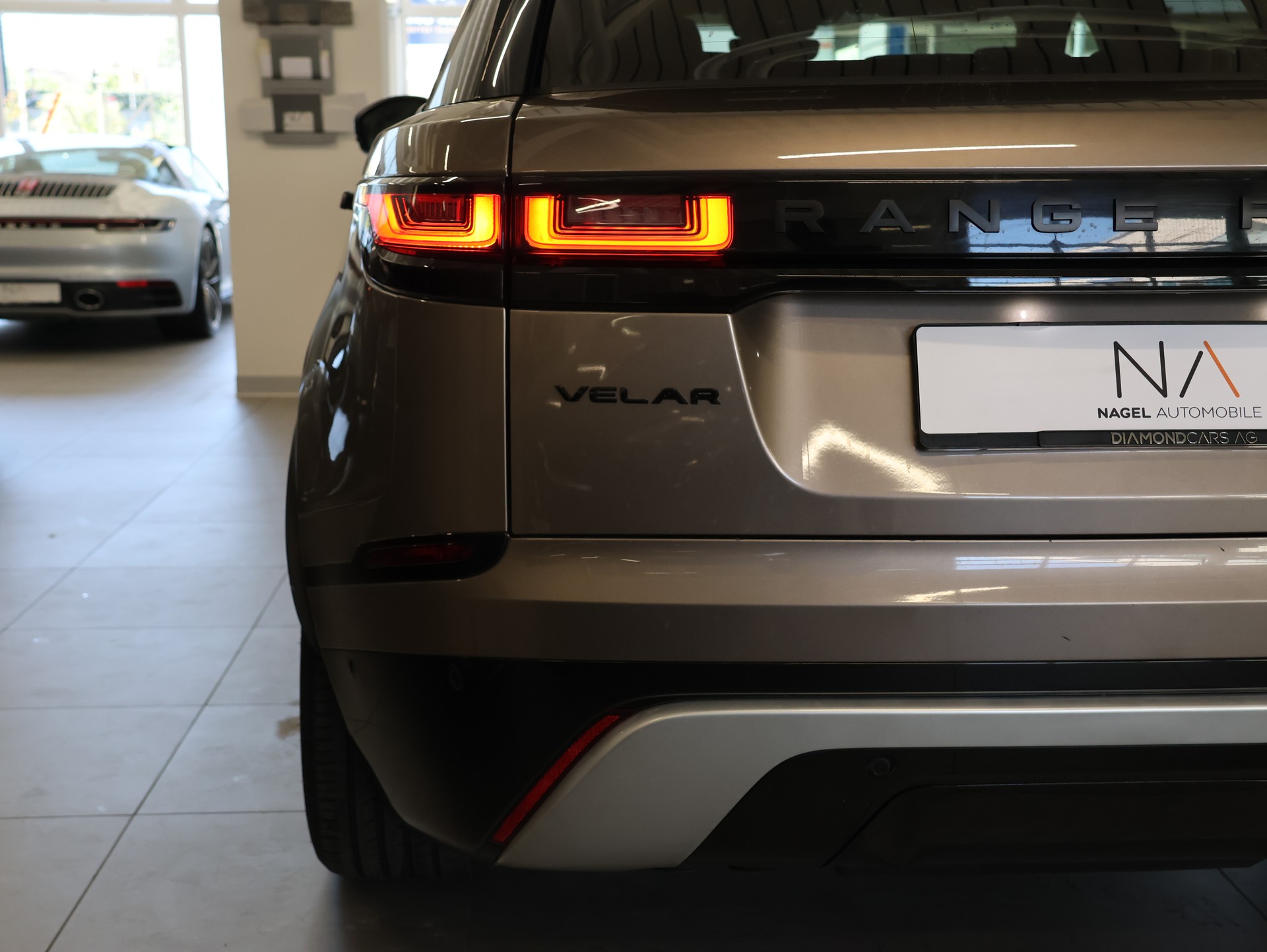 LAND ROVER Range Rover Velar D 240 HSE Automatic *Panoramadach* *Sitzheizung*-image-38