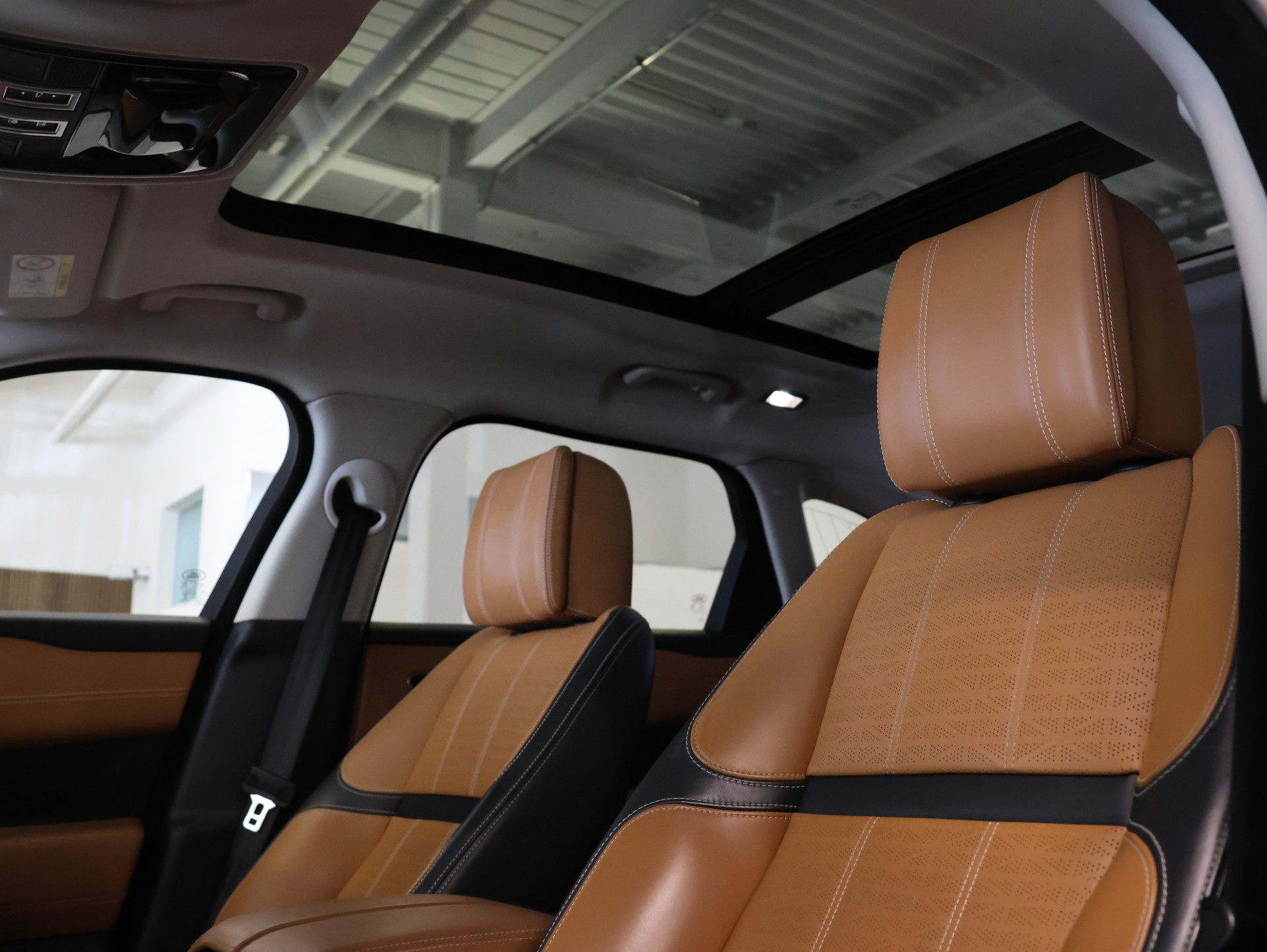 LAND ROVER Range Rover Velar D 240 HSE Automatic *Panoramadach* *Sitzheizung*-image-13
