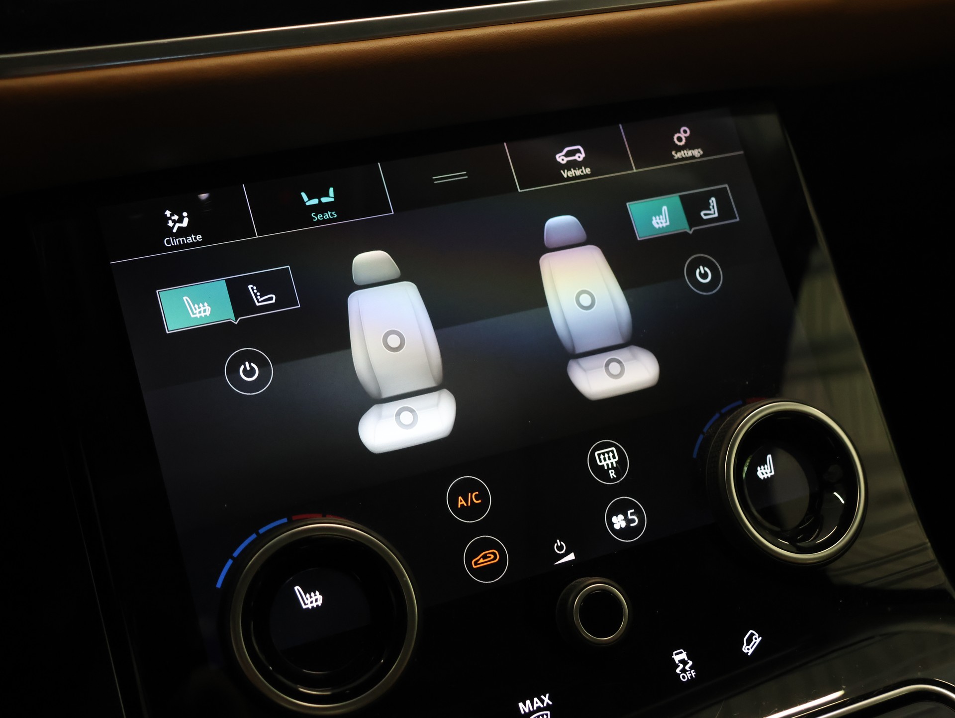 LAND ROVER Range Rover Velar D 240 HSE Automatic *Panoramadach* *Sitzheizung*-image-23