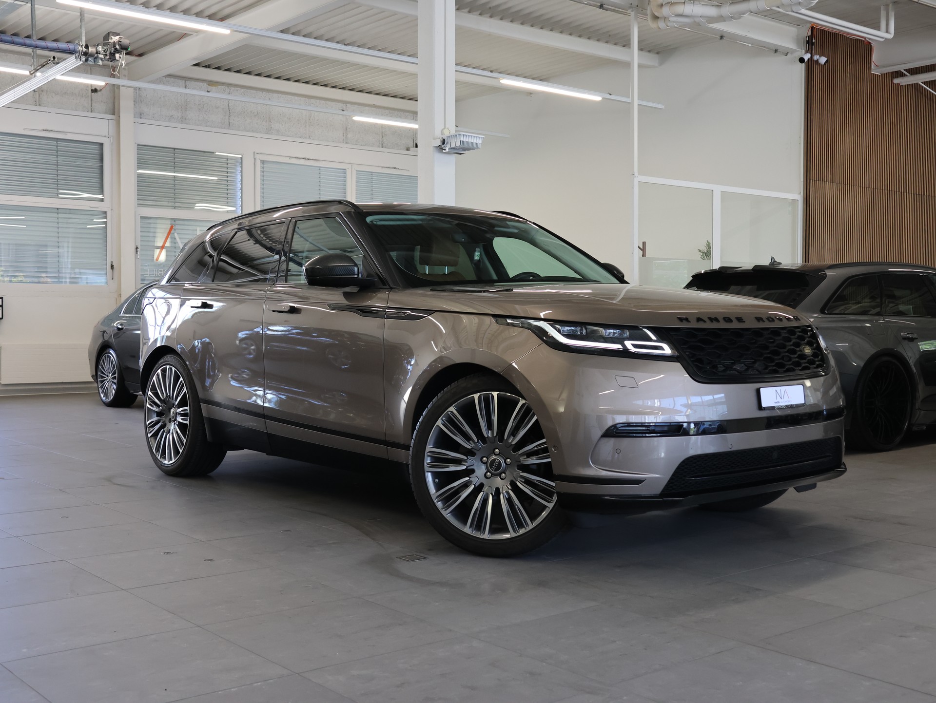 LAND ROVER Range Rover Velar D 240 HSE Automatic *Panoramadach* *Sitzheizung*-image-0