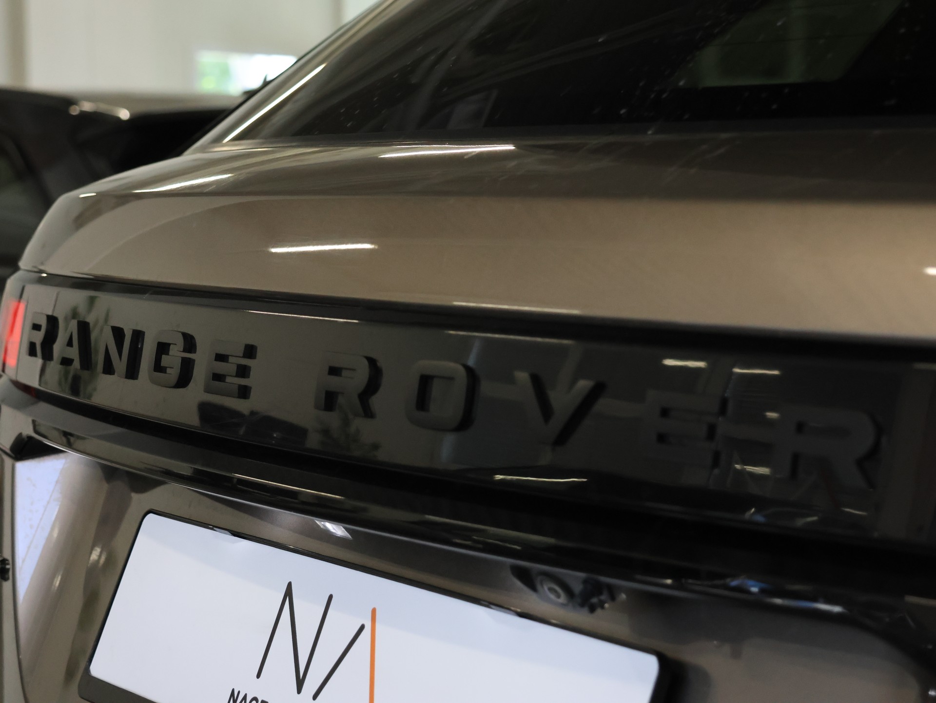 LAND ROVER Range Rover Velar D 240 HSE Automatic *Panoramadach* *Sitzheizung*-image-41