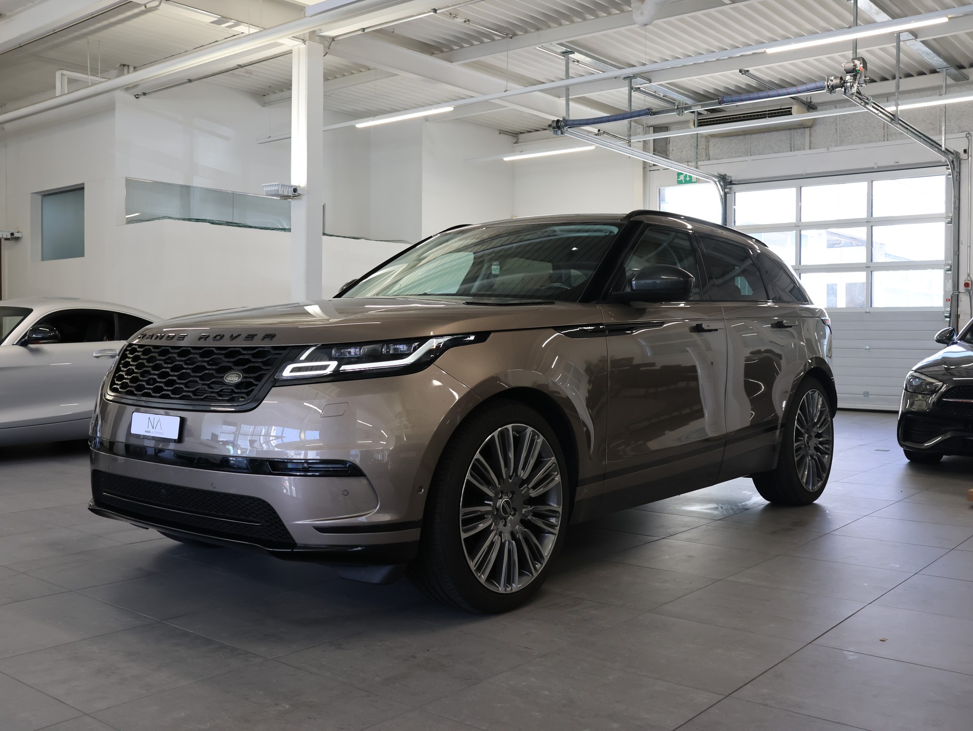 LAND ROVER Range Rover Velar D 240 HSE Automatic *Panoramadach* *Sitzheizung*-image-3