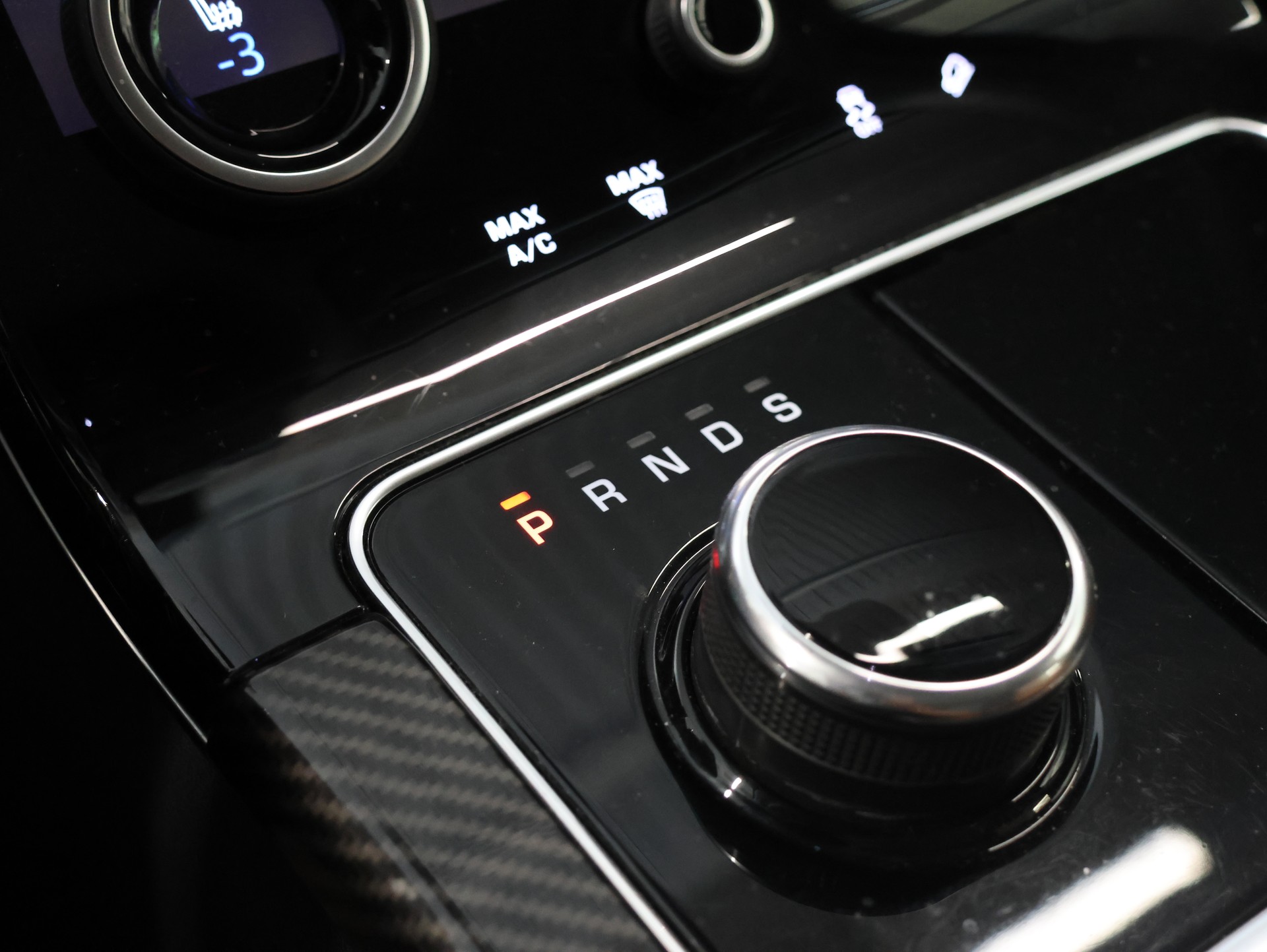 LAND ROVER Range Rover Velar D 240 HSE Automatic *Panoramadach* *Sitzheizung*-image-28