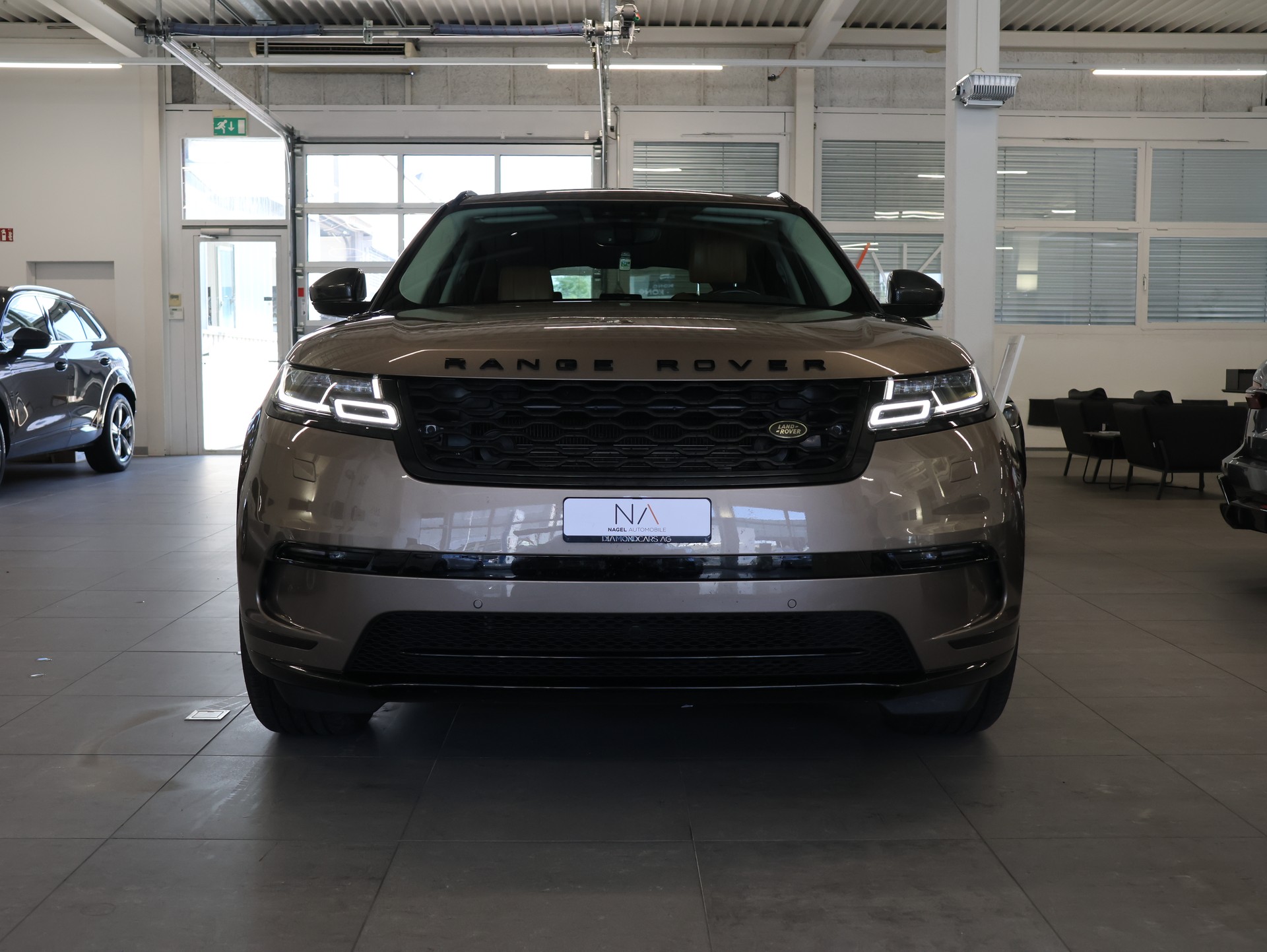LAND ROVER Range Rover Velar D 240 HSE Automatic *Panoramadach* *Sitzheizung*-image-2