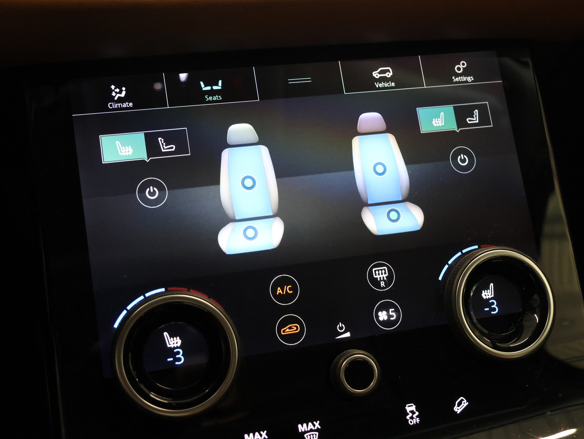 LAND ROVER Range Rover Velar D 240 HSE Automatic *Panoramadach* *Sitzheizung*-image-25