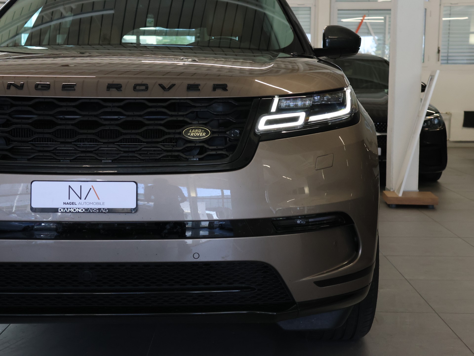 LAND ROVER Range Rover Velar D 240 HSE Automatic *Panoramadach* *Sitzheizung*-image-8
