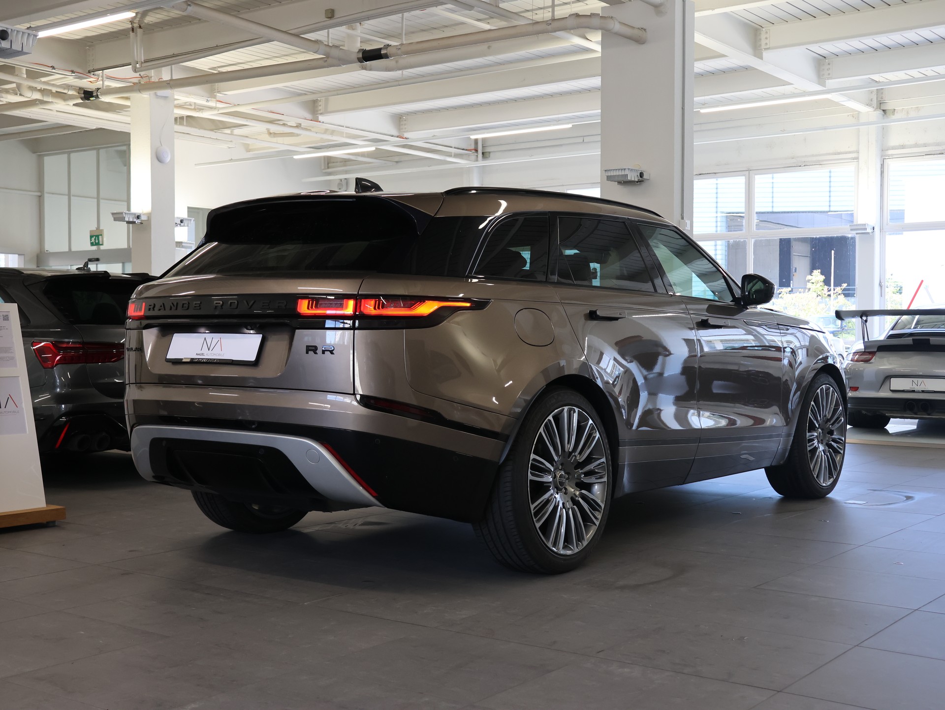 LAND ROVER Range Rover Velar D 240 HSE Automatic *Panoramadach* *Sitzheizung*-image-5