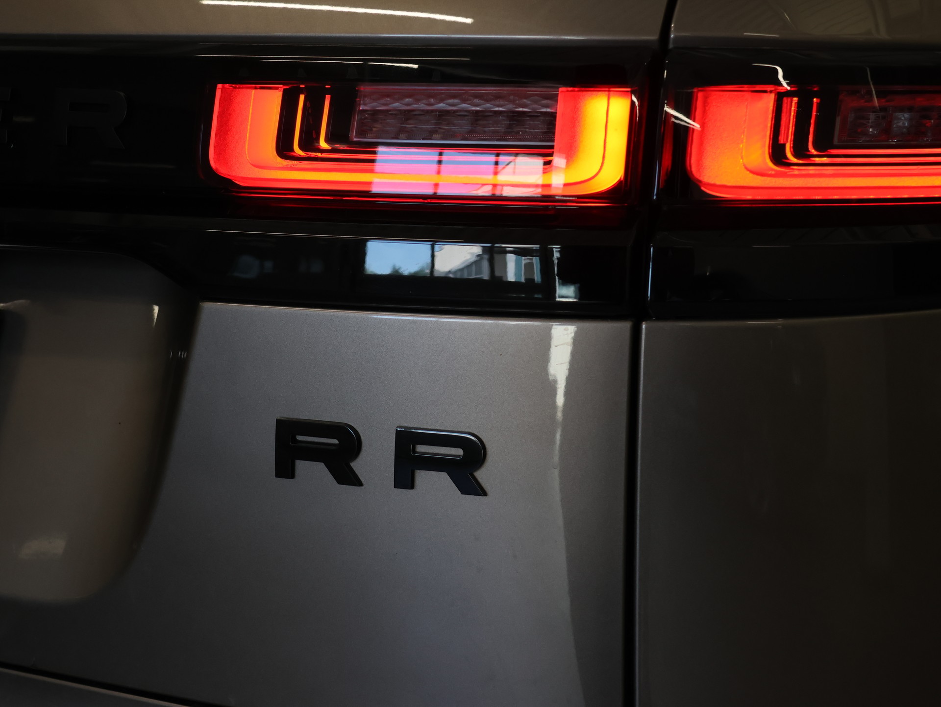 LAND ROVER Range Rover Velar D 240 HSE Automatic *Panoramadach* *Sitzheizung*-image-40