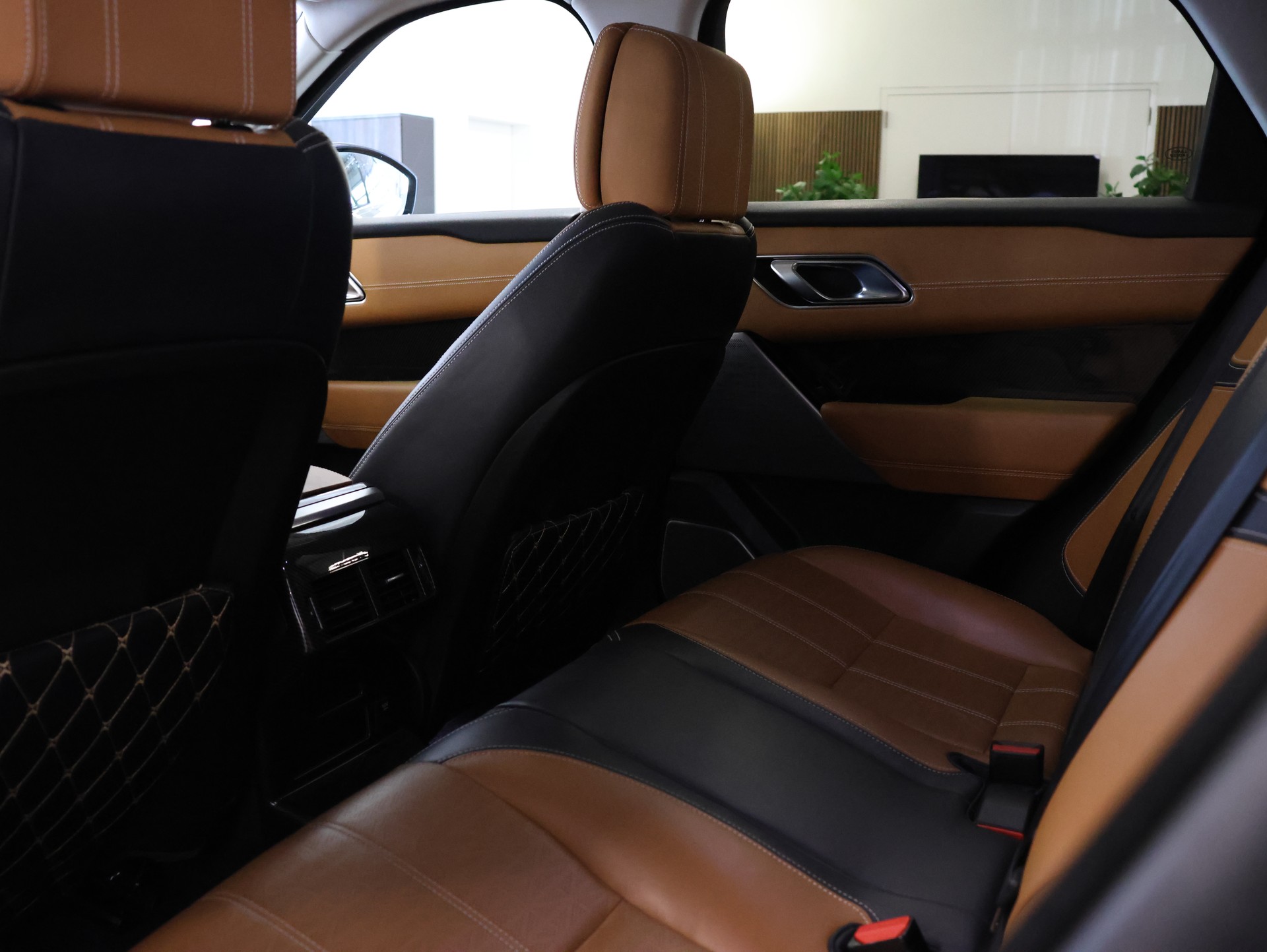 LAND ROVER Range Rover Velar D 240 HSE Automatic *Panoramadach* *Sitzheizung*-image-35