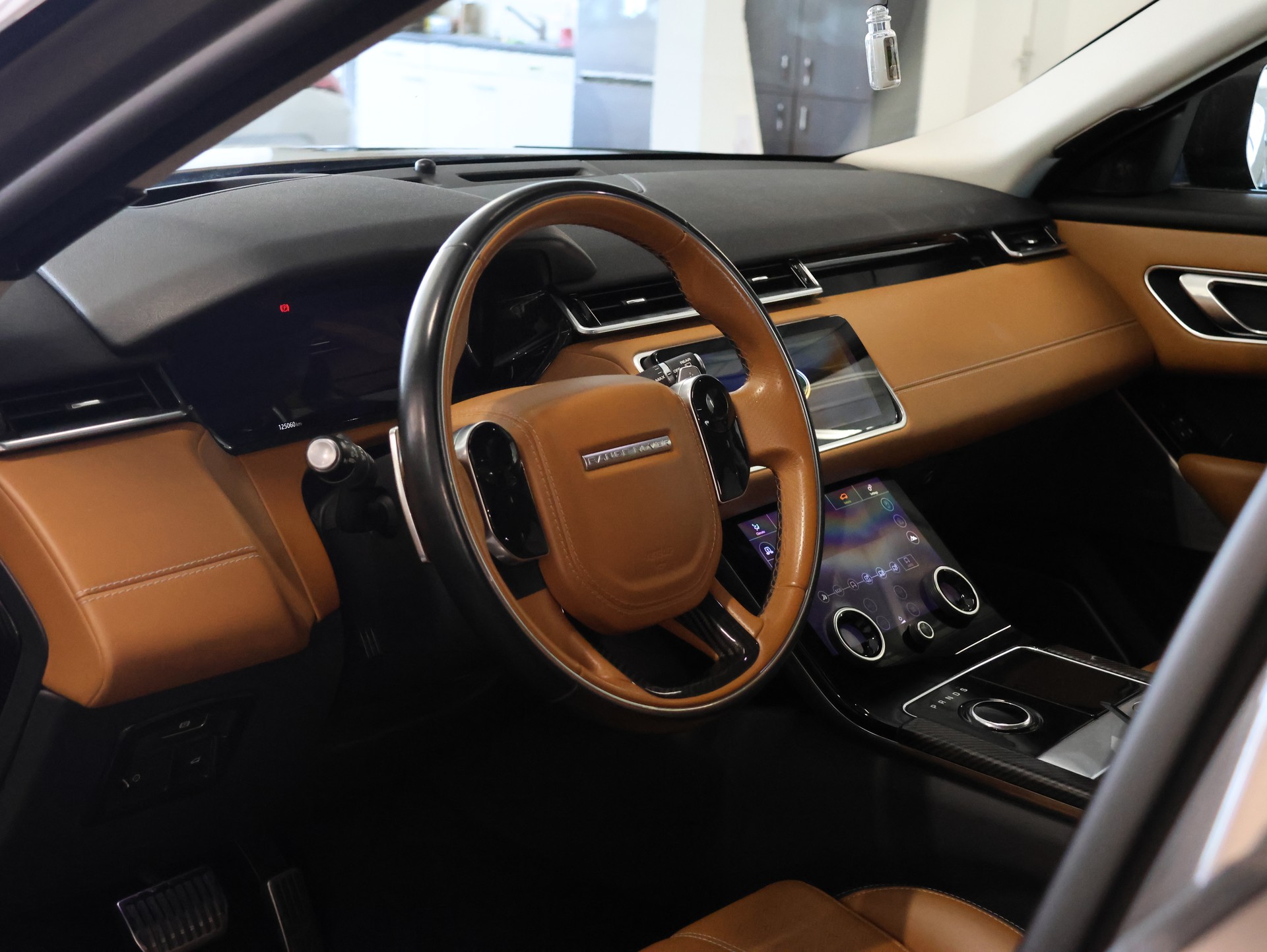 LAND ROVER Range Rover Velar D 240 HSE Automatic *Panoramadach* *Sitzheizung*-image-15