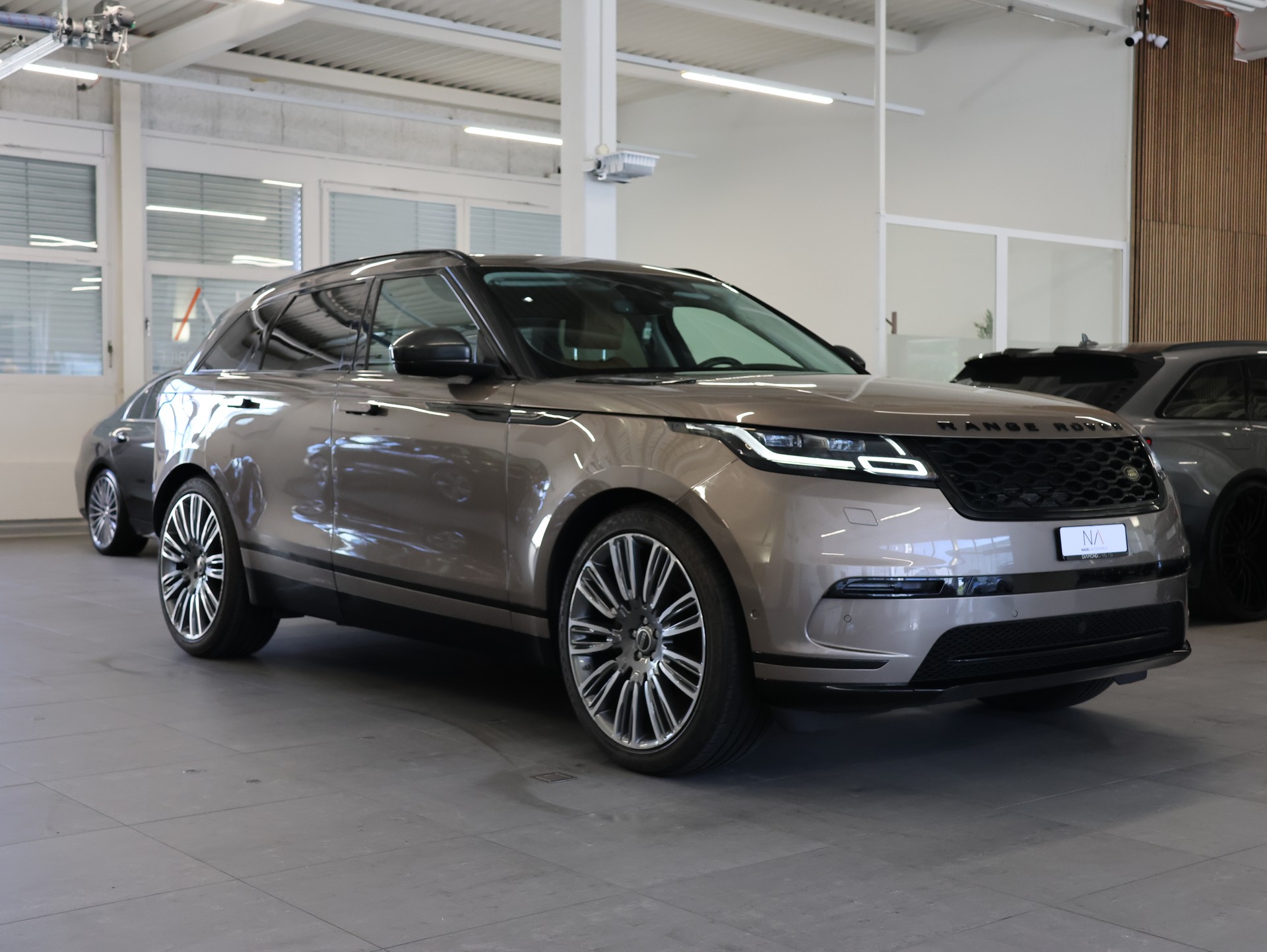 LAND ROVER Range Rover Velar D 240 HSE Automatic *Panoramadach* *Sitzheizung*-image-1