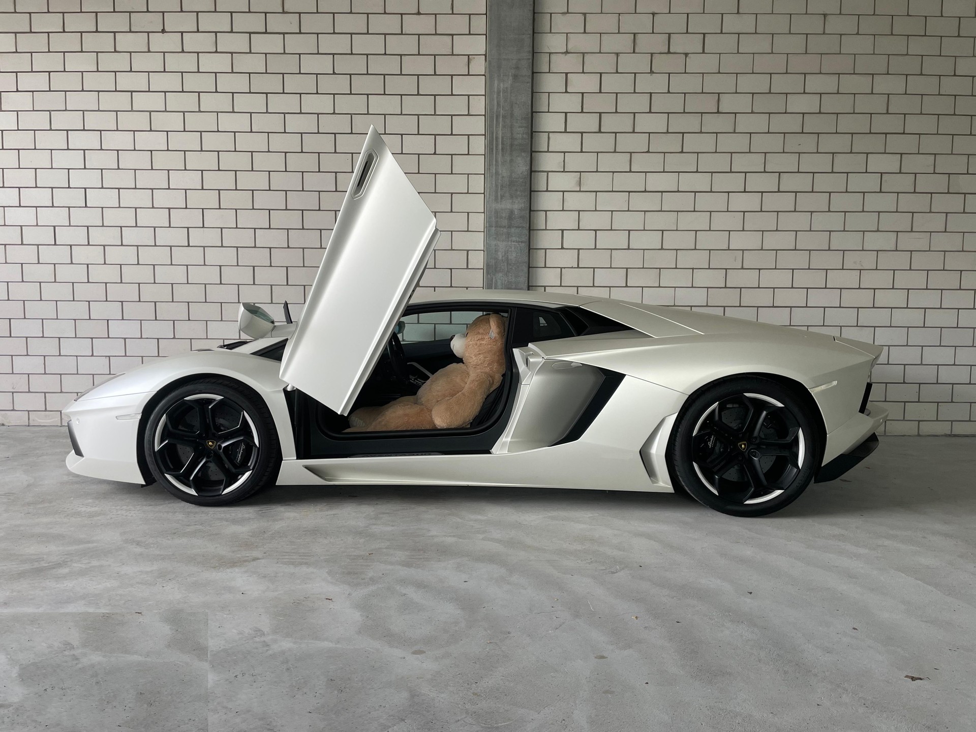 LAMBORGHINI Aventador LP700-4 Coupé E-Gear Traumausstattung inkl. Ad Personam Mattlackierung-image-0