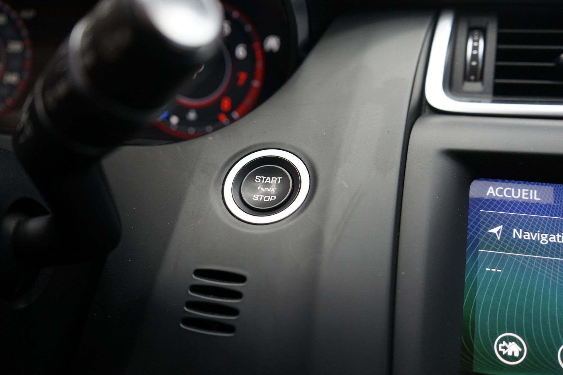 JAGUAR E-Pace 2.0 P200 AWD Automatik-image-14