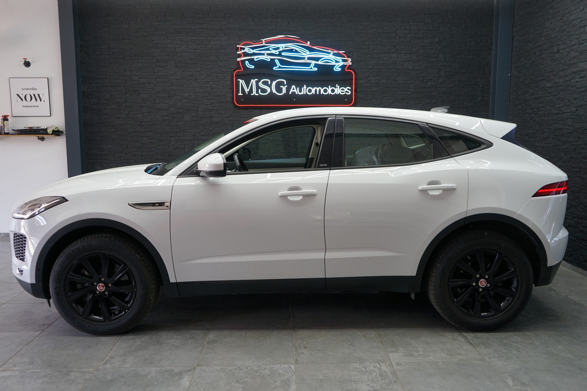 JAGUAR E-Pace 2.0 P200 AWD Automatik-image-1