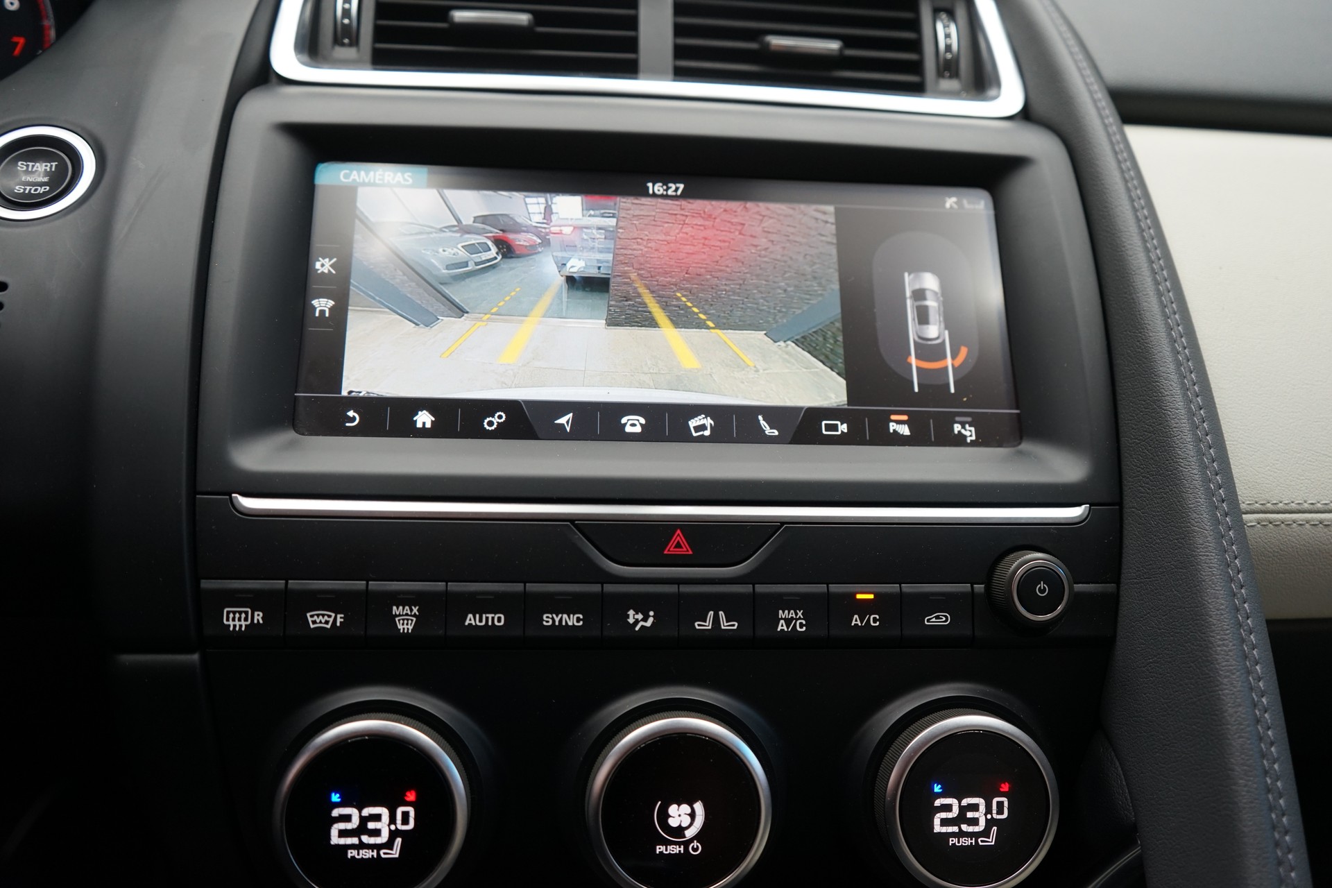 JAGUAR E-Pace 2.0 P200 AWD Automatik-image-9
