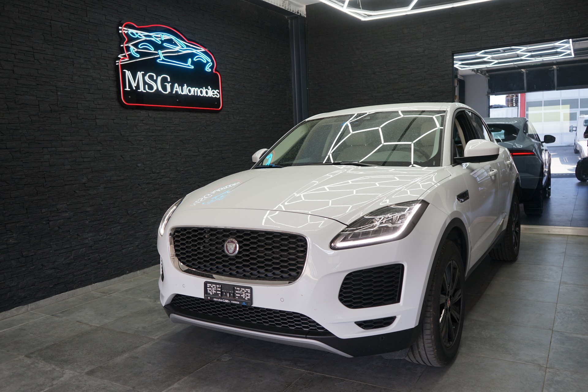JAGUAR E-Pace 2.0 P200 AWD Automatik-image-0