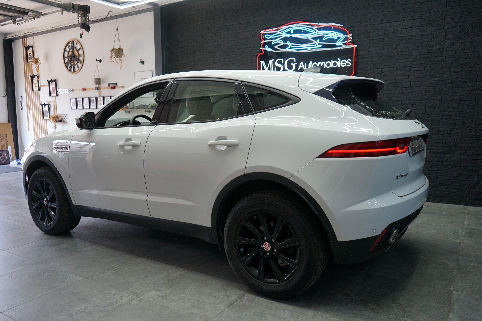 JAGUAR E-Pace 2.0 P200 AWD Automatik-image-2