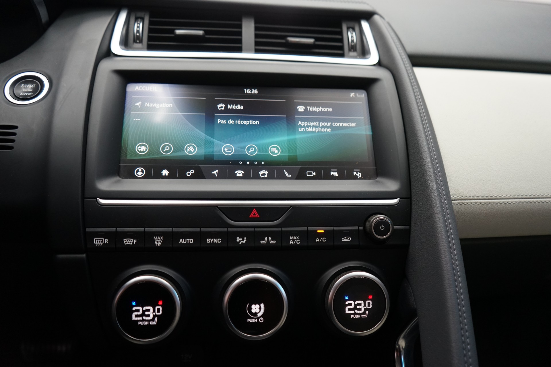 JAGUAR E-Pace 2.0 P200 AWD Automatik-image-8