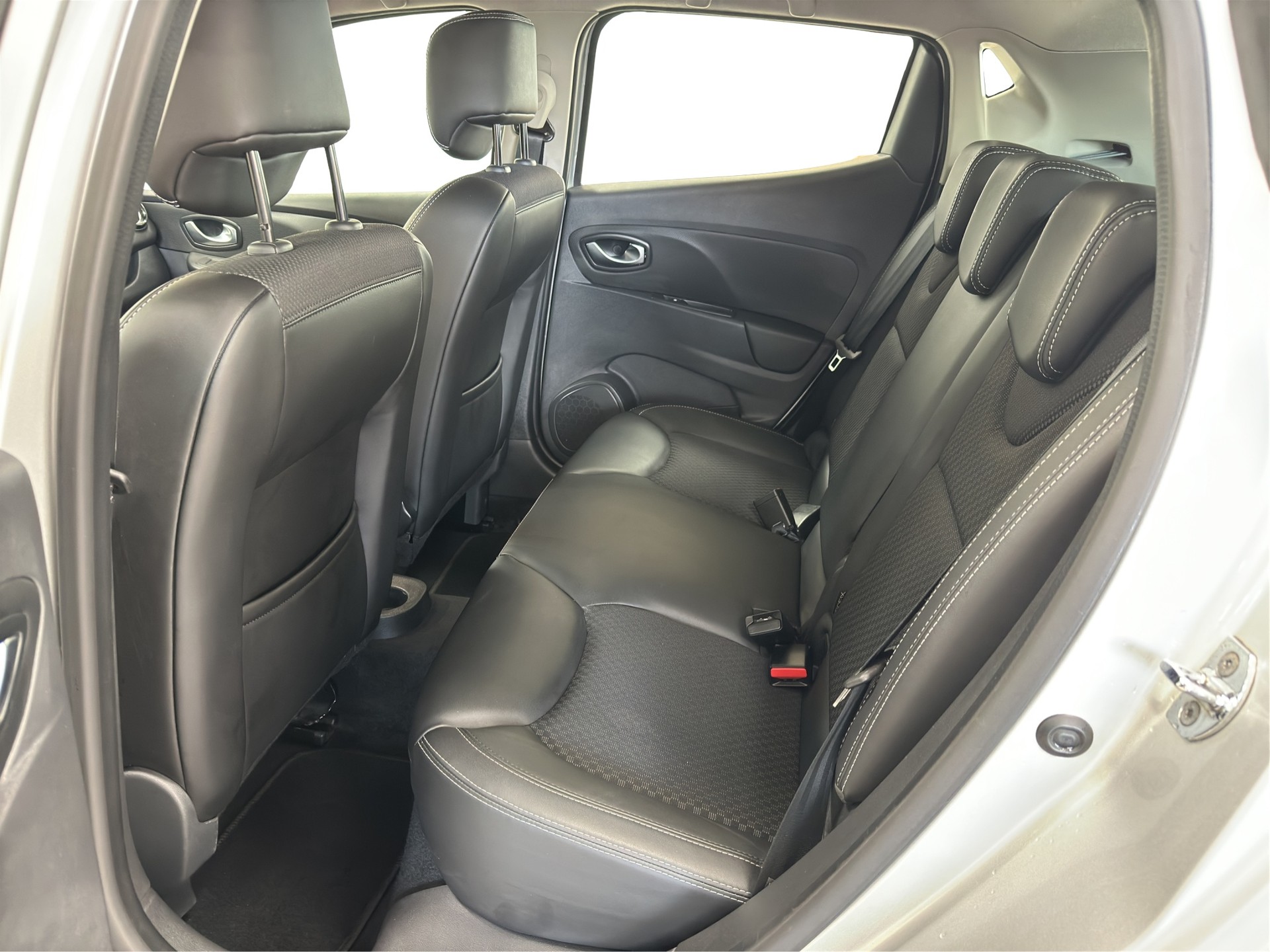RENAULT Clio 1.2 16V T Intens EDC-image-15