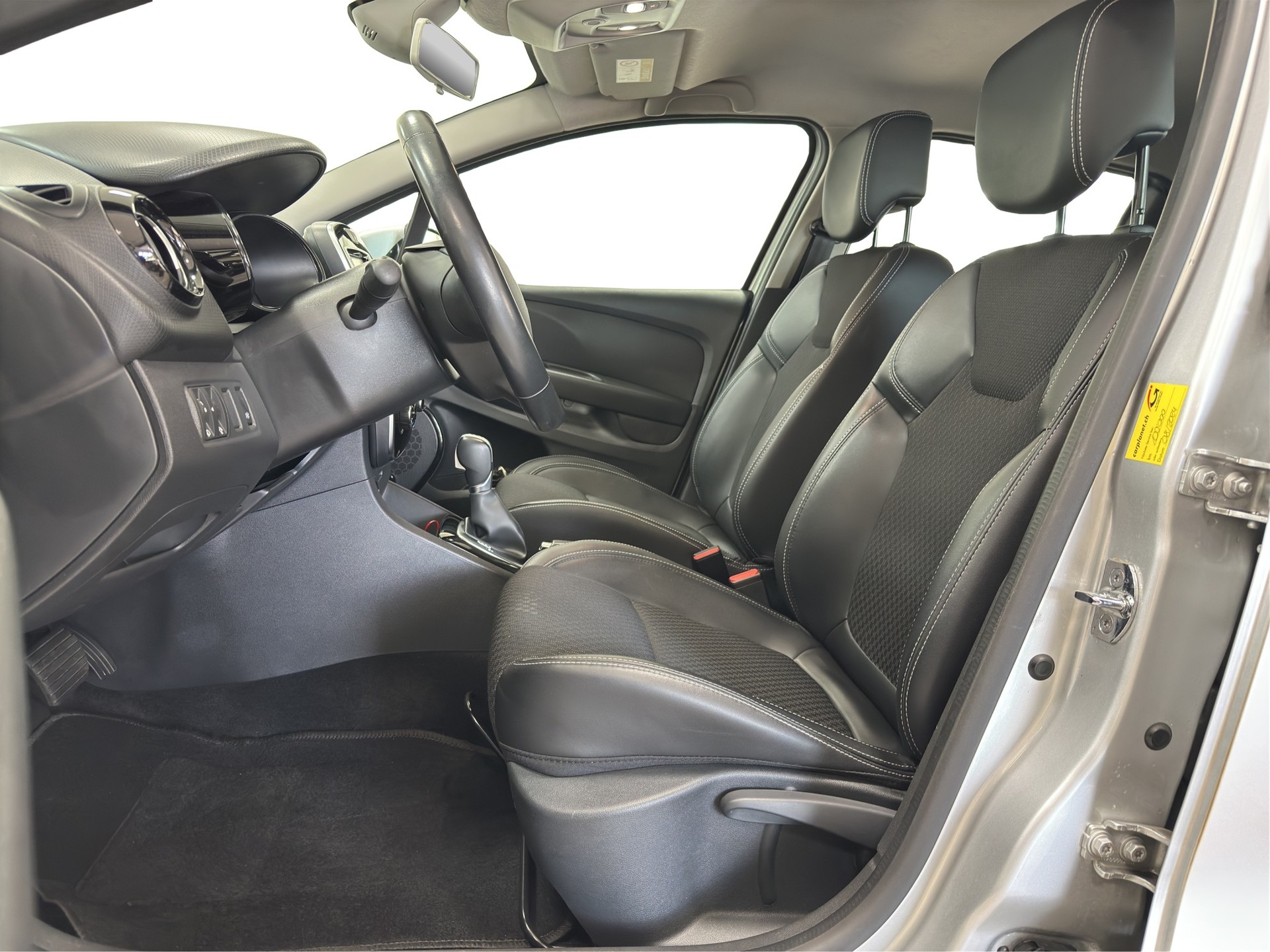 RENAULT Clio 1.2 16V T Intens EDC-image-19