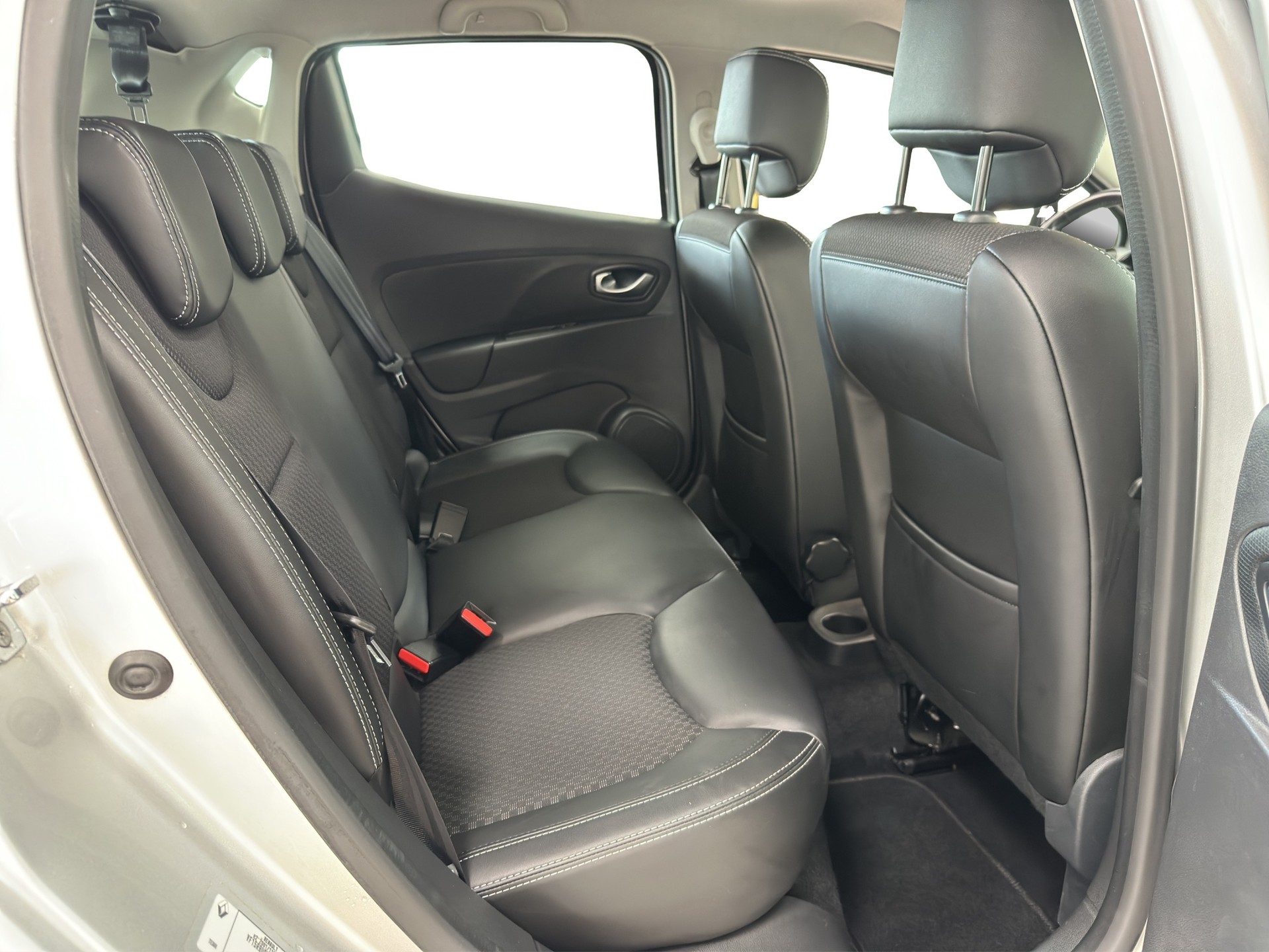 RENAULT Clio 1.2 16V T Intens EDC-image-8