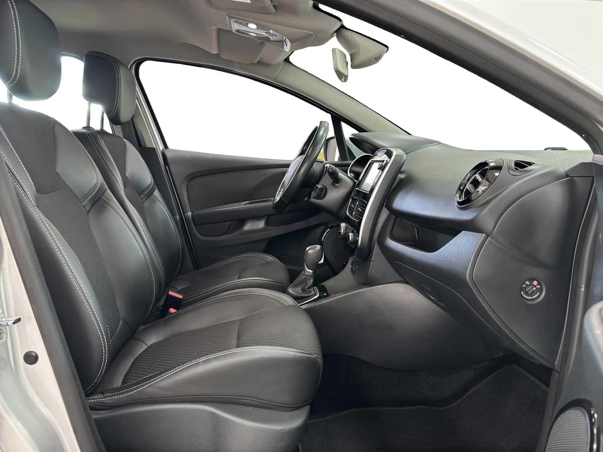 RENAULT Clio 1.2 16V T Intens EDC-image-6