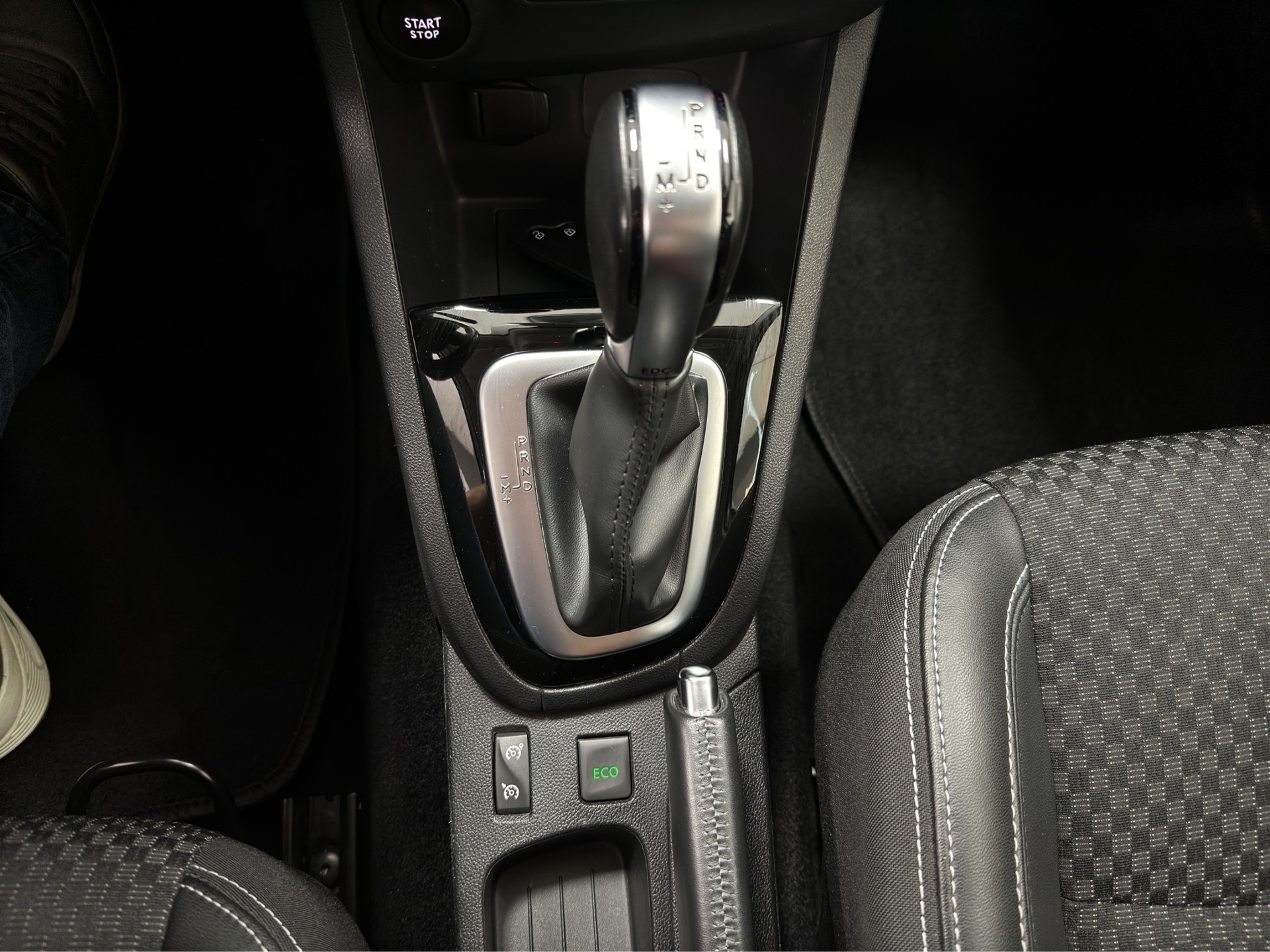 RENAULT Clio 1.2 16V T Intens EDC-image-22