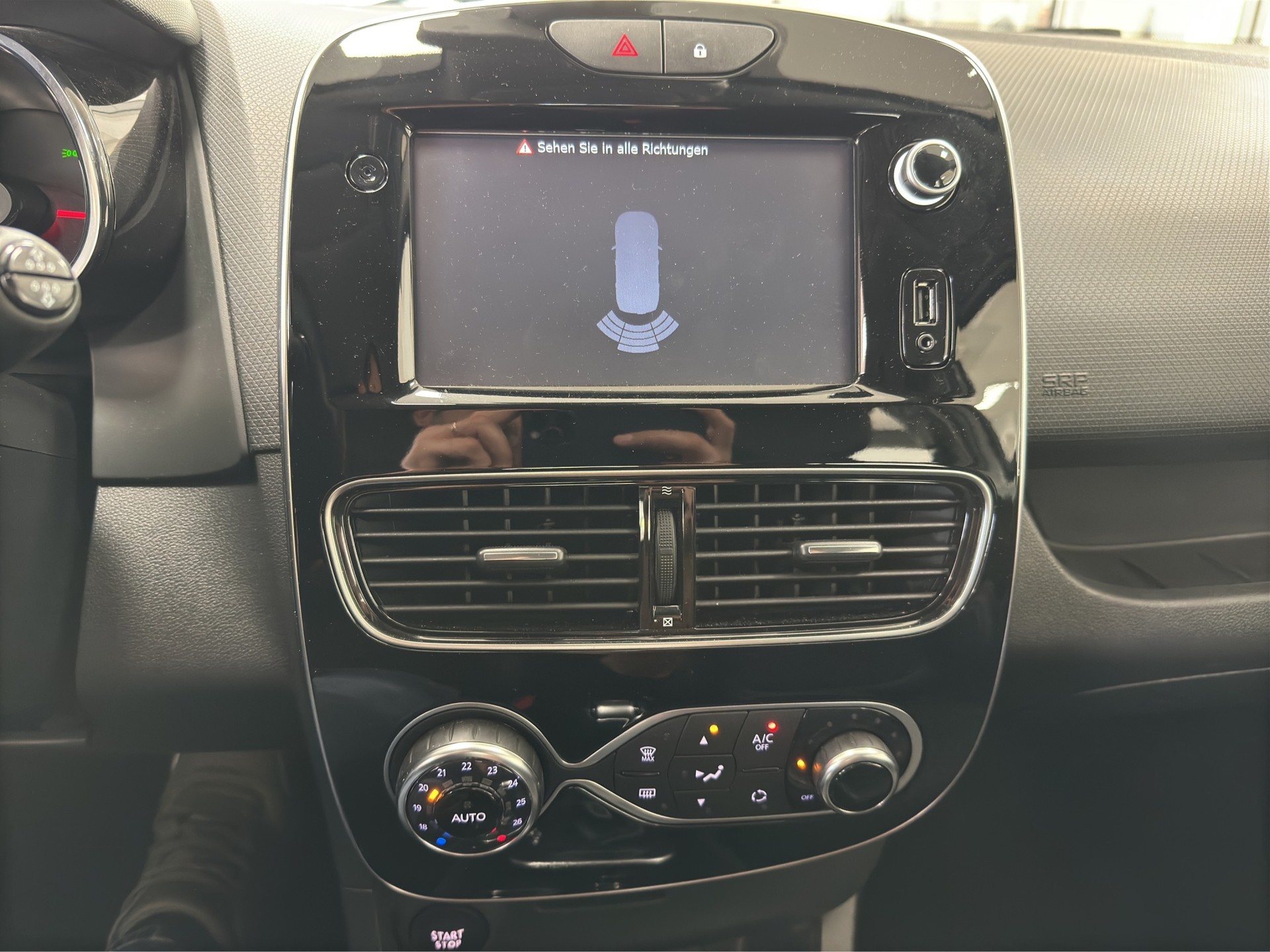 RENAULT Clio 1.2 16V T Intens EDC-image-24