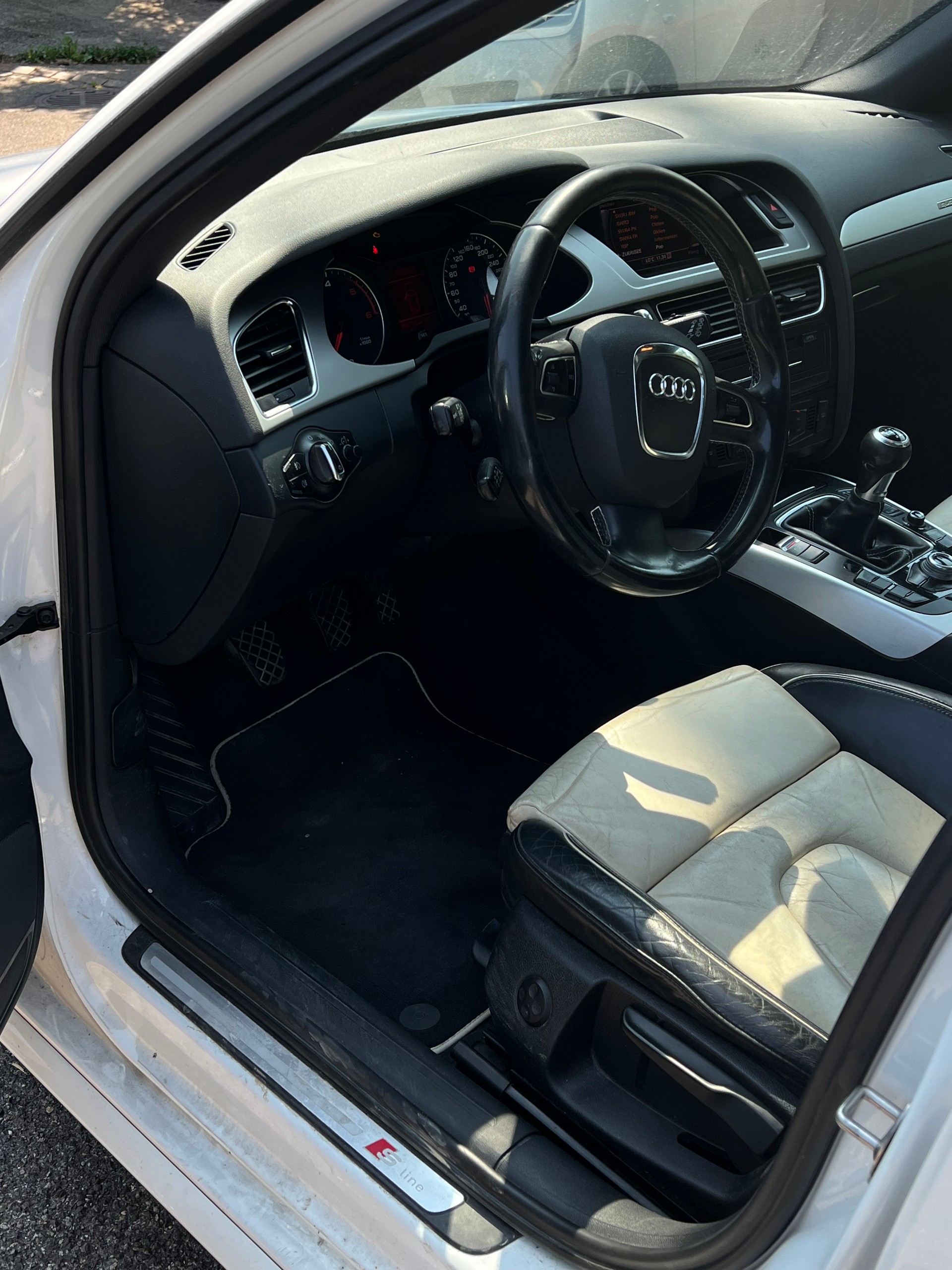 AUDI A4 Avant 2.0 TDI Start plus quattro-image-5