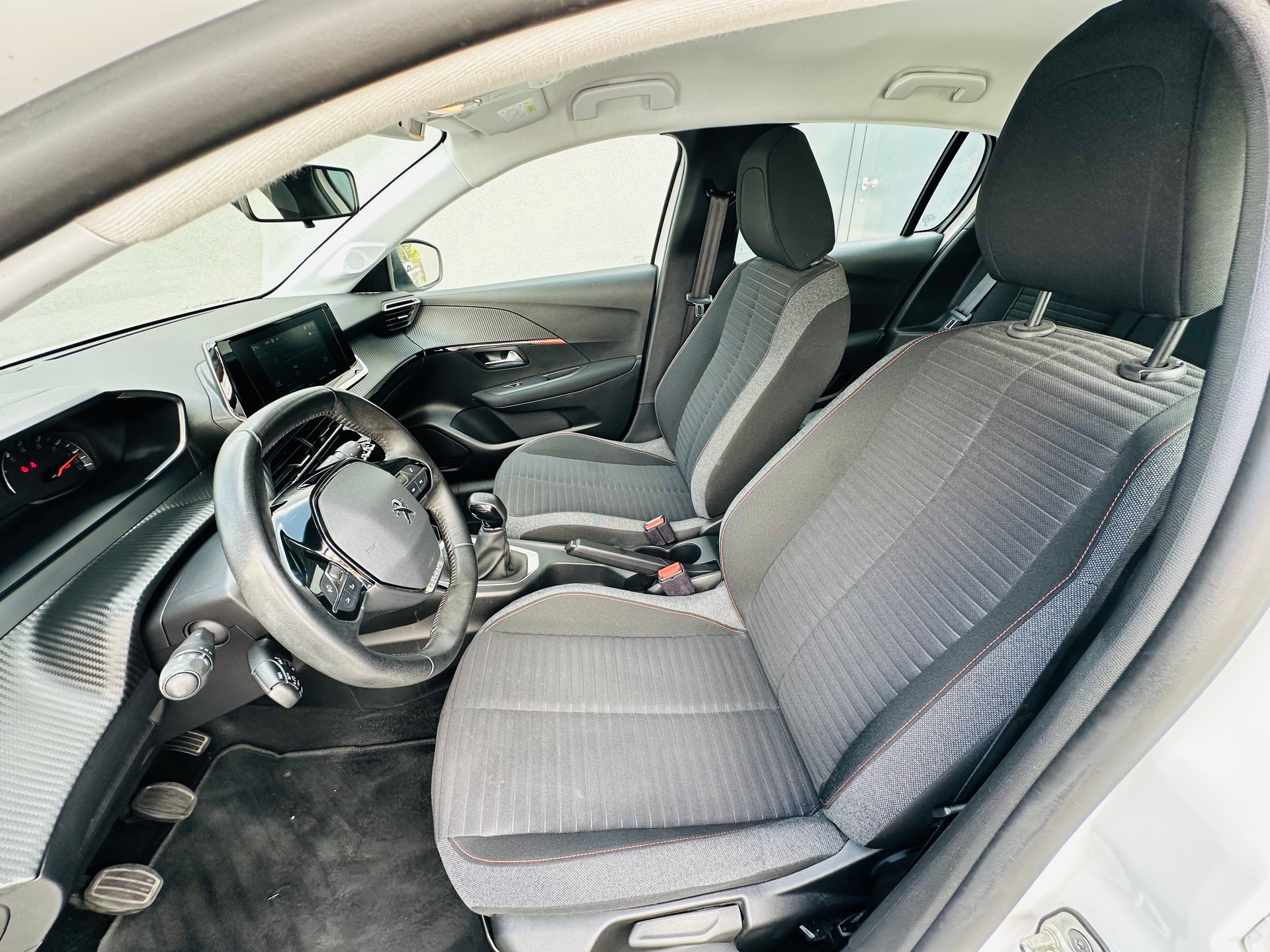 PEUGEOT 208 1.2 PureTech Active-image-10