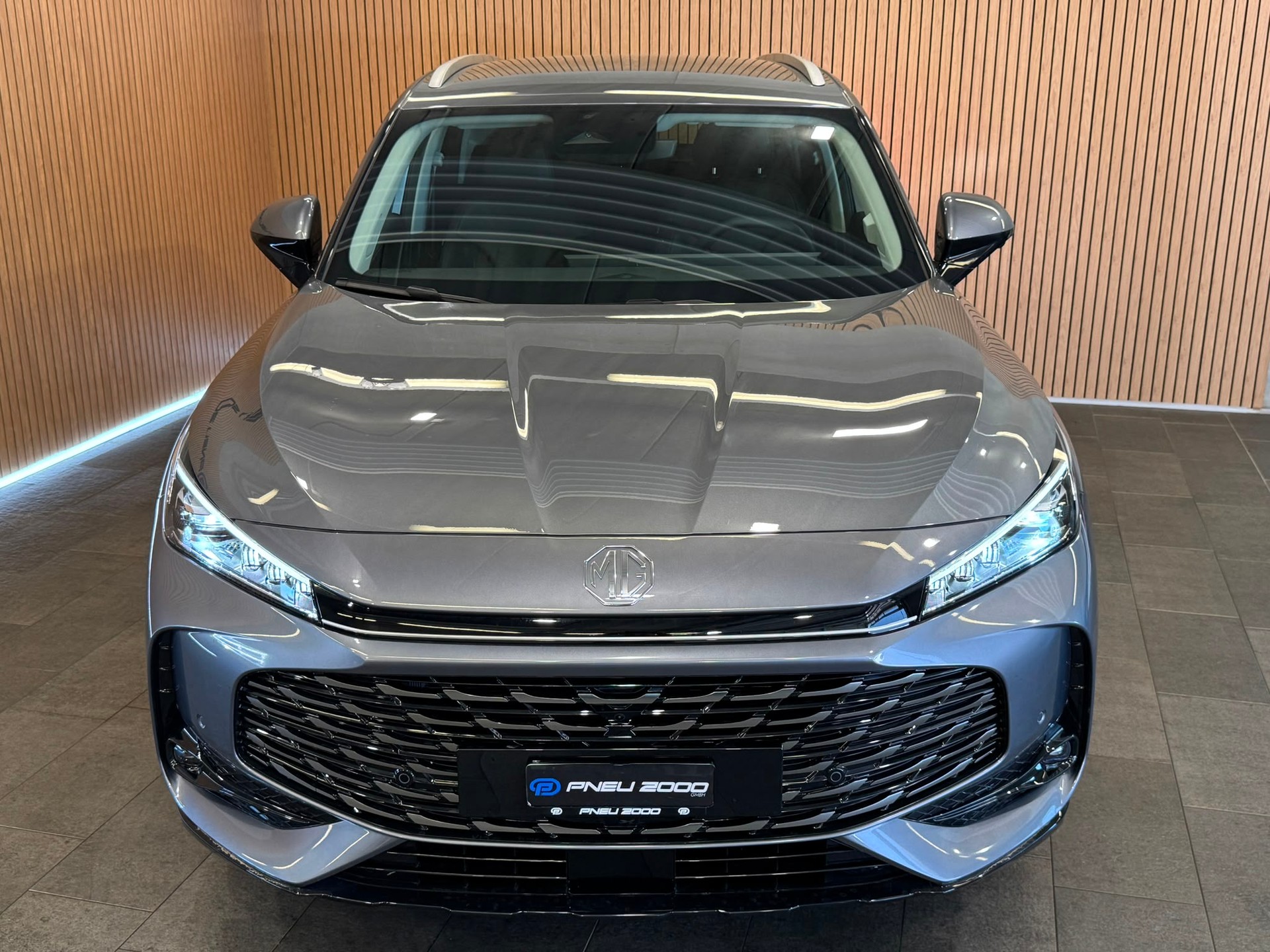 MG HS 1.5 T PHEV Luxury-showroom-element-2