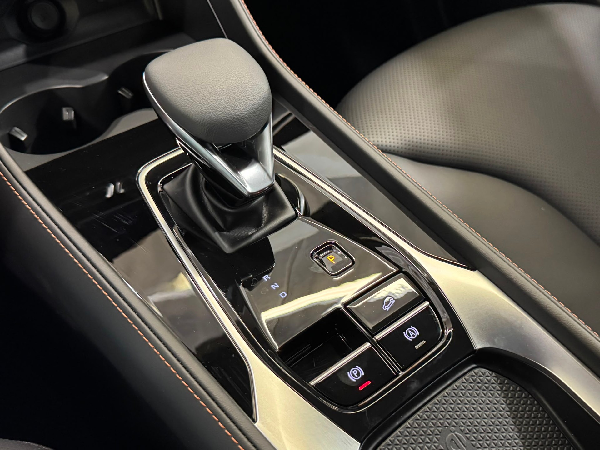 MG HS 1.5 T PHEV Luxury-image-13