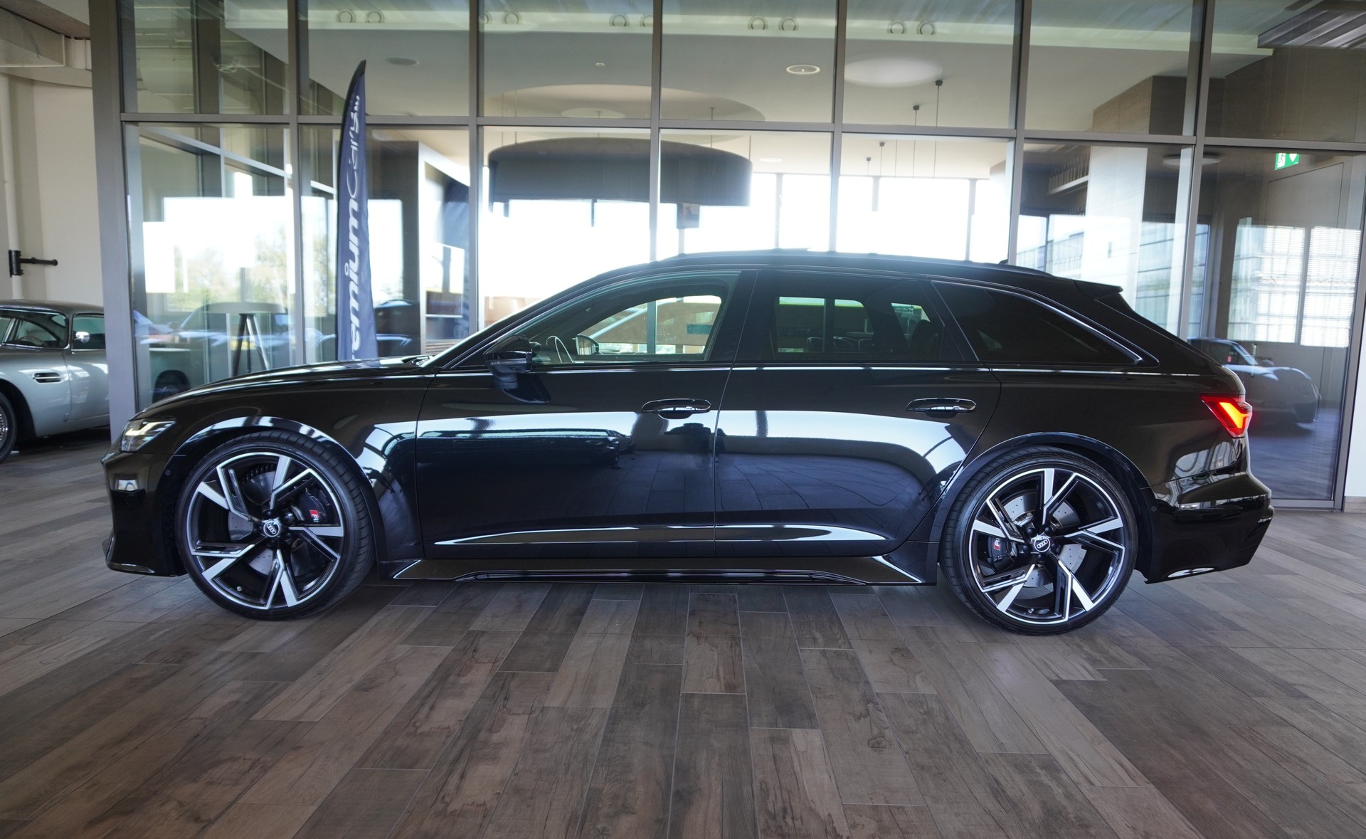 AUDI RS6 Avant 4.0 TFSI V8 quattro-showroom-element-3
