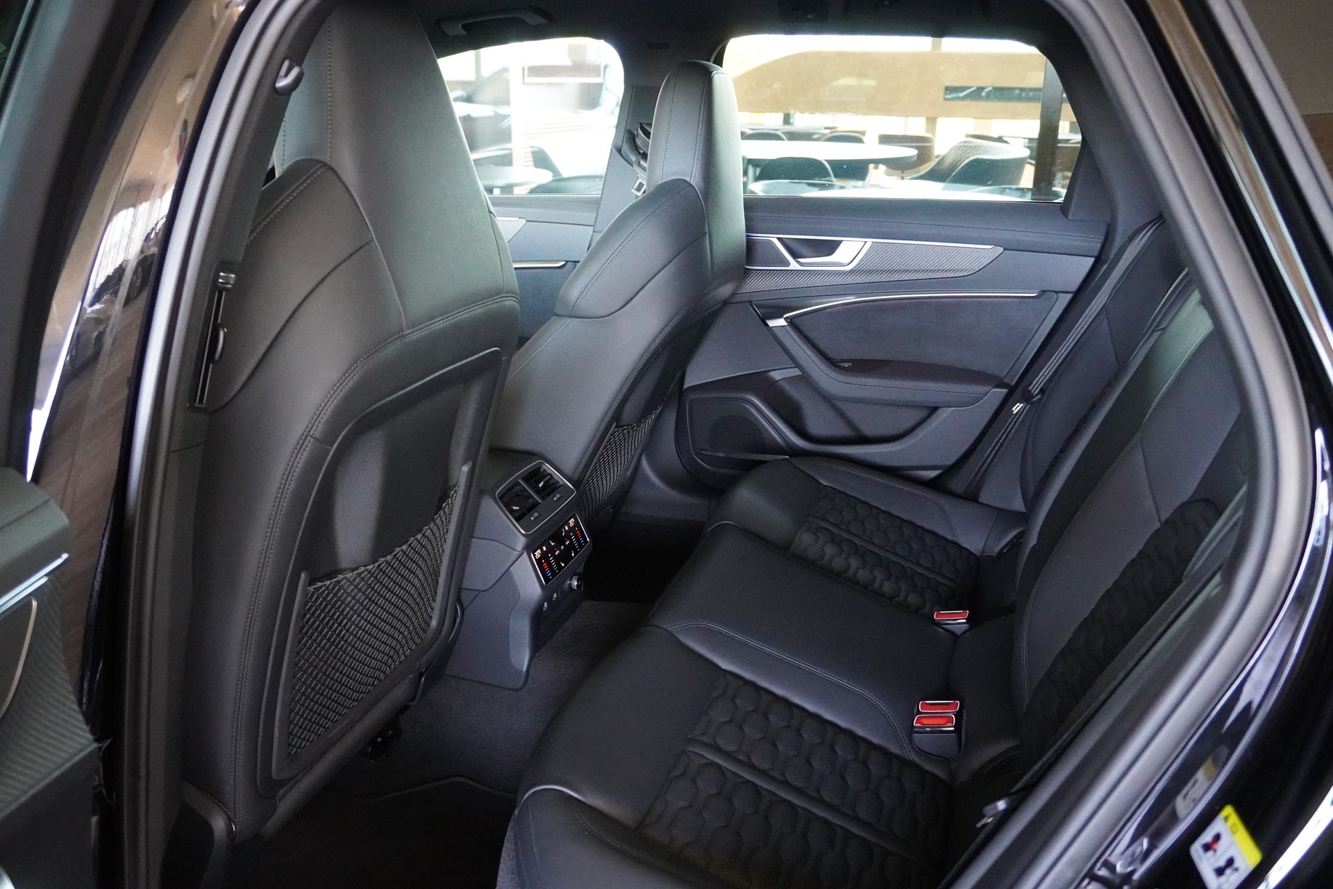 AUDI RS6 Avant 4.0 TFSI V8 quattro-image-8
