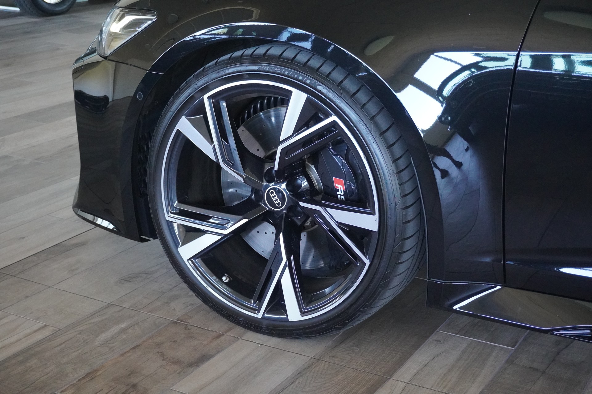 AUDI RS6 Avant 4.0 TFSI V8 quattro-image-13