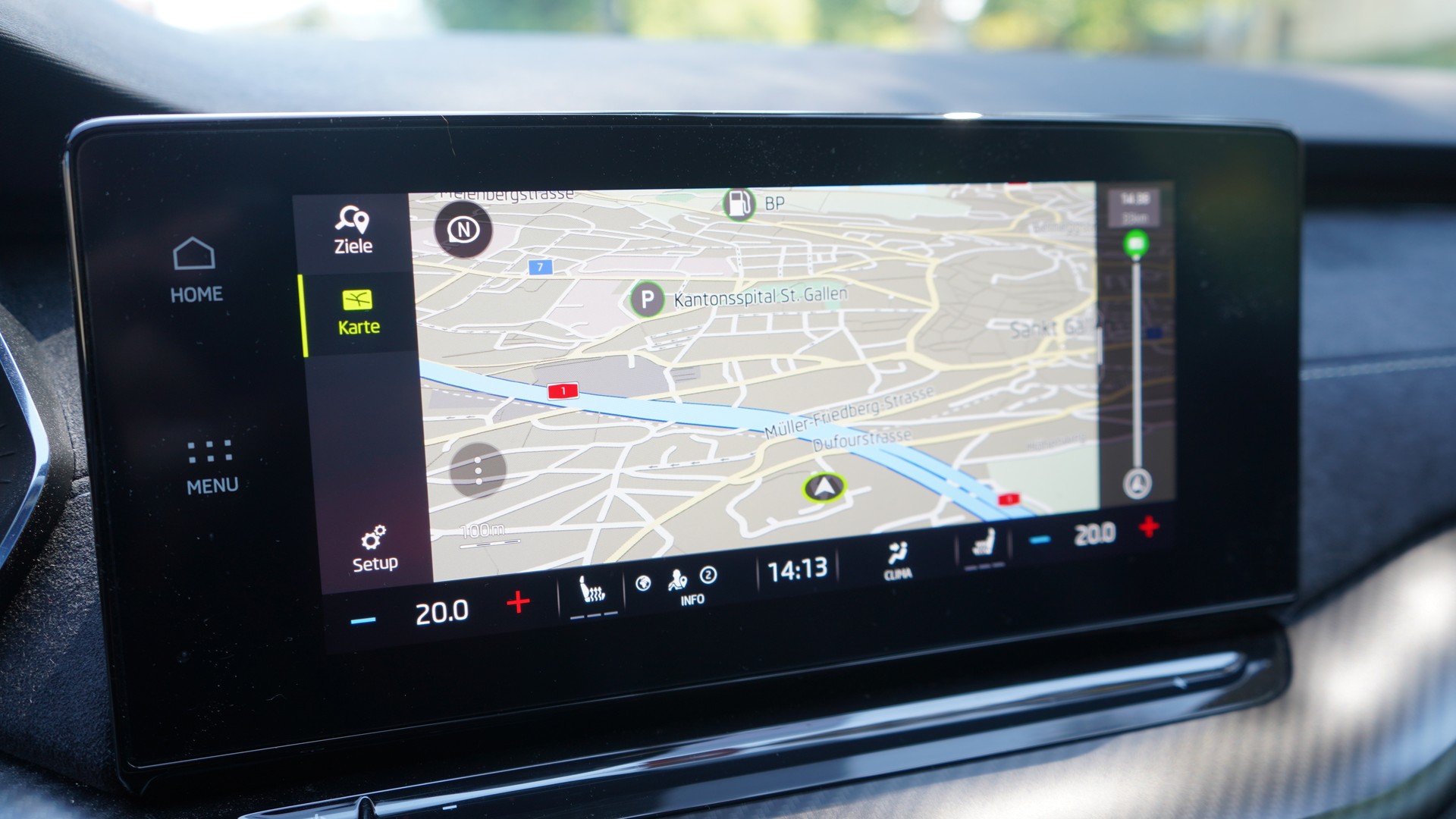 SKODA Octavia Combi 2.0 TSI DSG RS-image-13