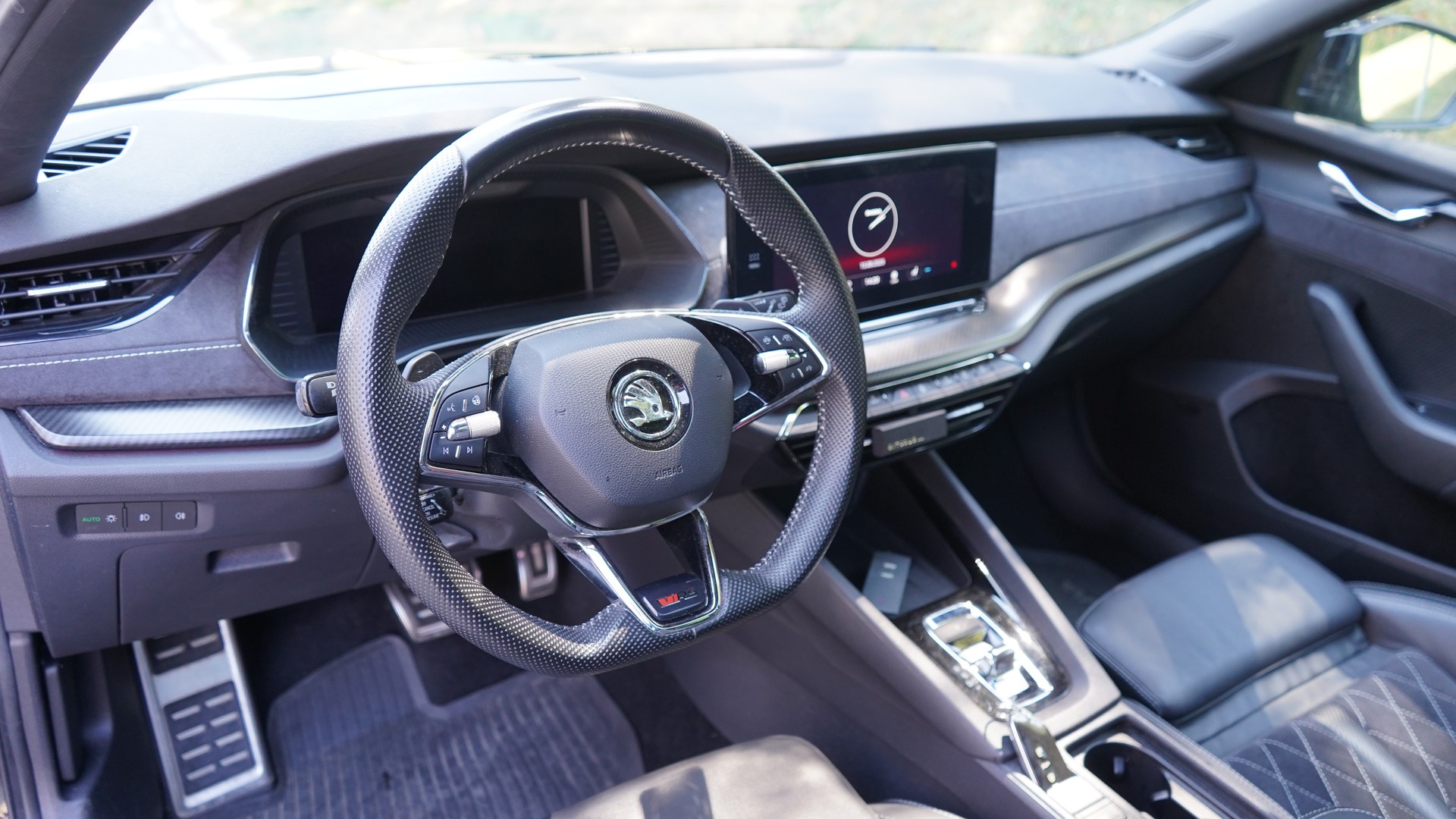 SKODA Octavia Combi 2.0 TSI DSG RS-image-9