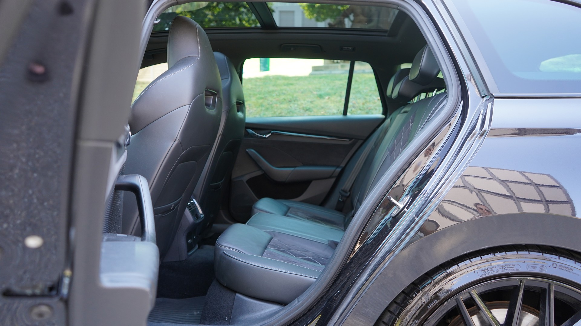 SKODA Octavia Combi 2.0 TSI DSG RS-image-17