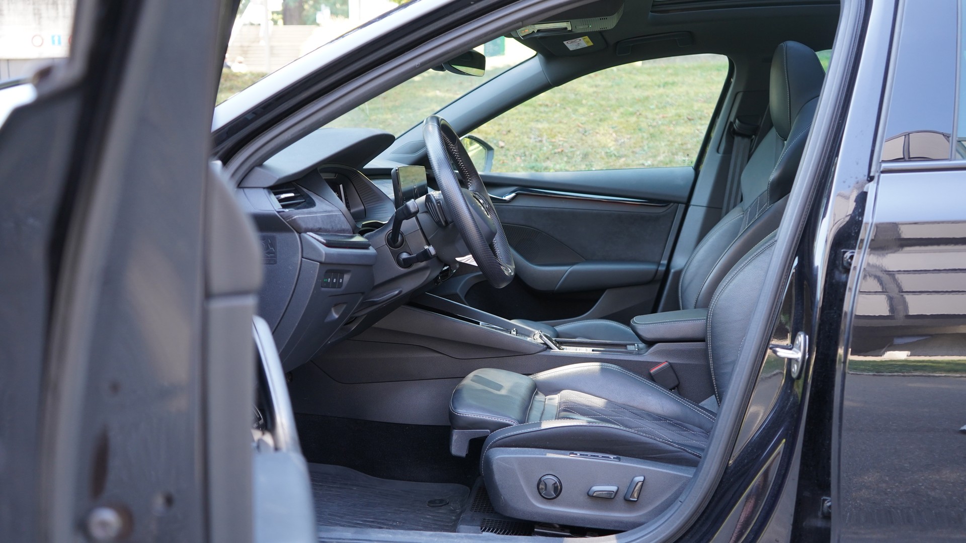 SKODA Octavia Combi 2.0 TSI DSG RS-image-8