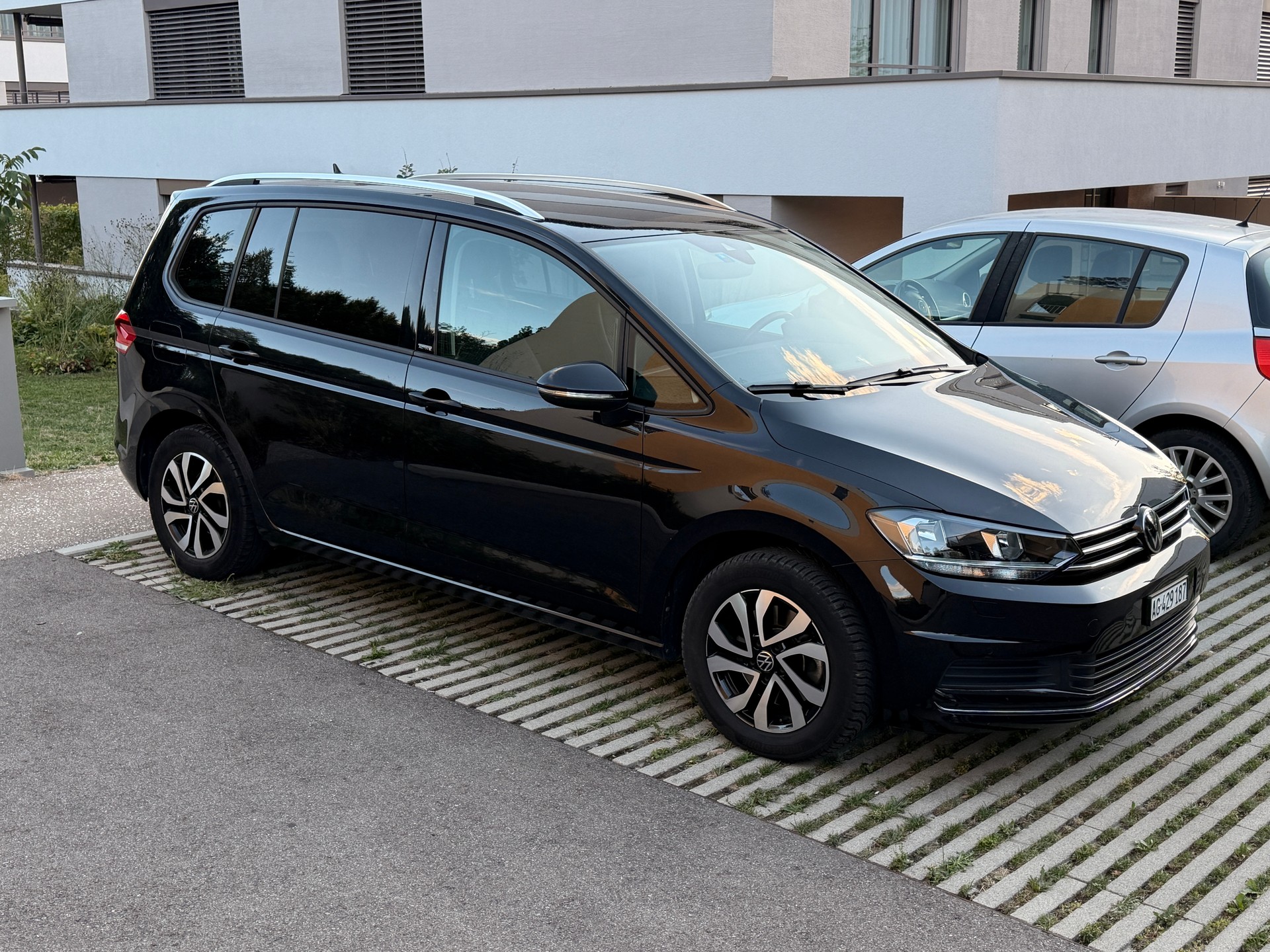 VW Active-image-0