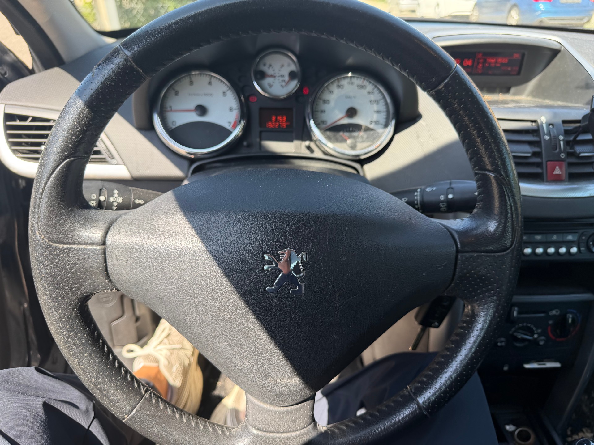 PEUGEOT 207 1.6 16V XT-image-6
