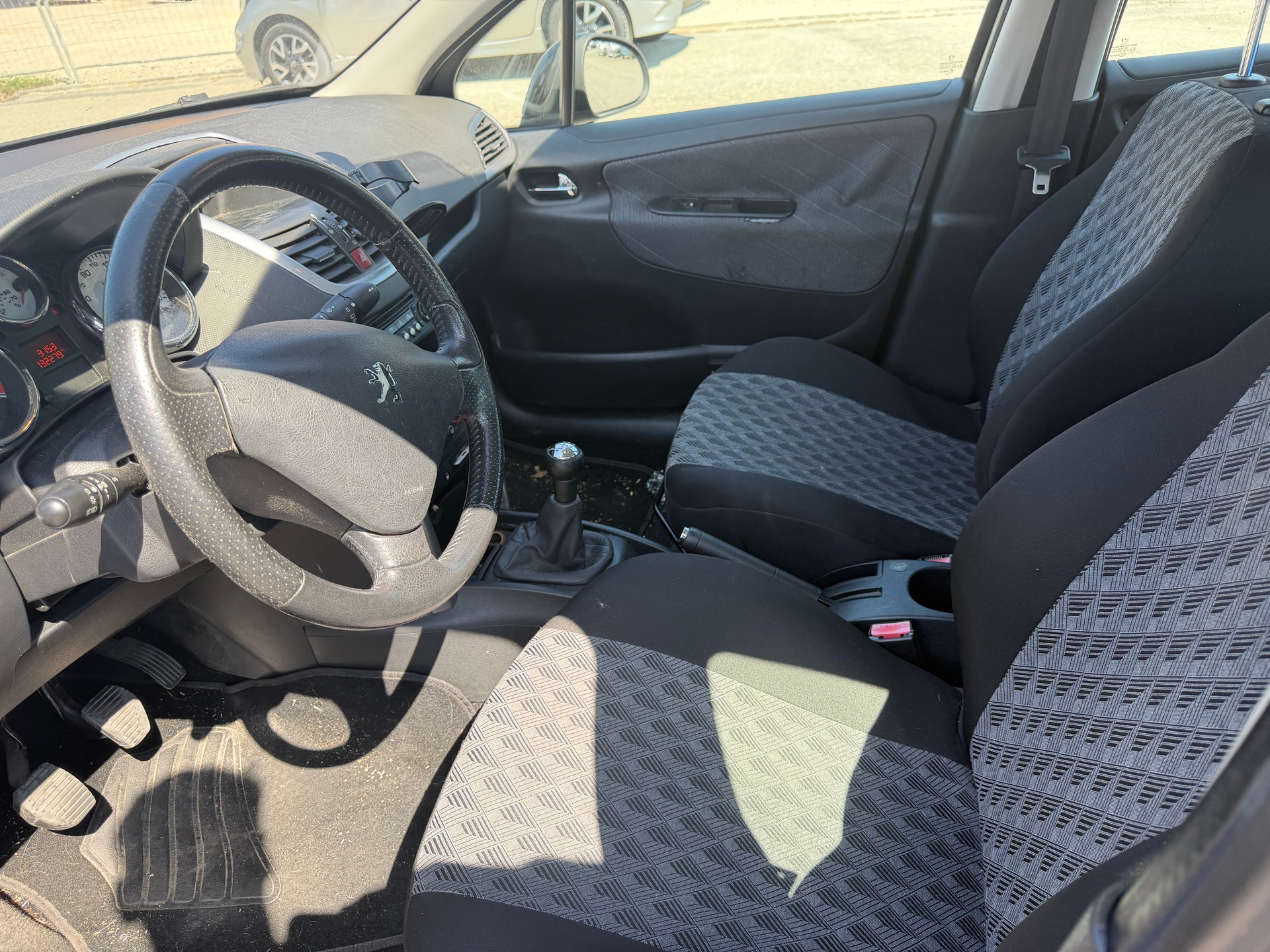 PEUGEOT 207 1.6 16V XT-image-4