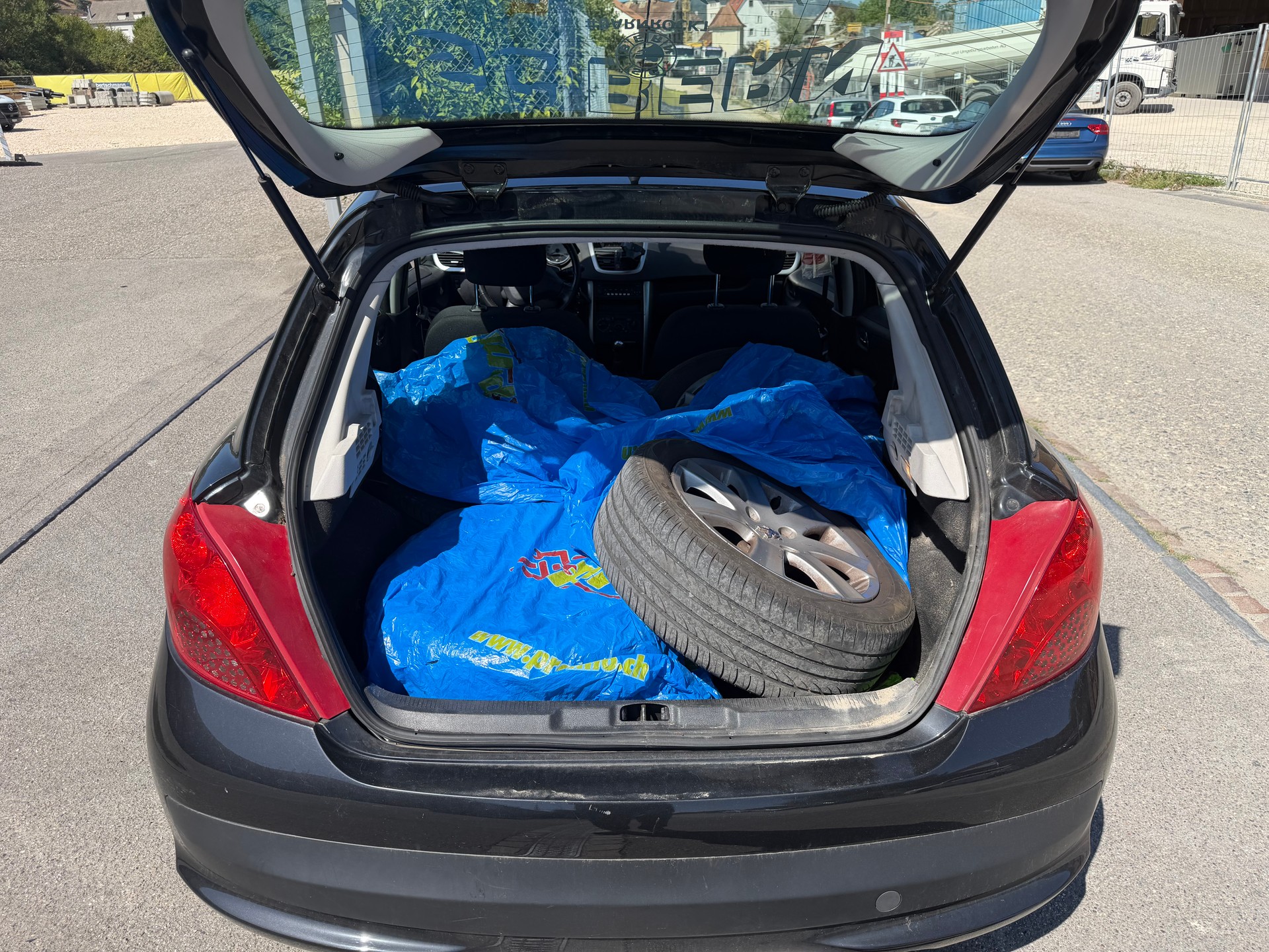 PEUGEOT 207 1.6 16V XT-image-7