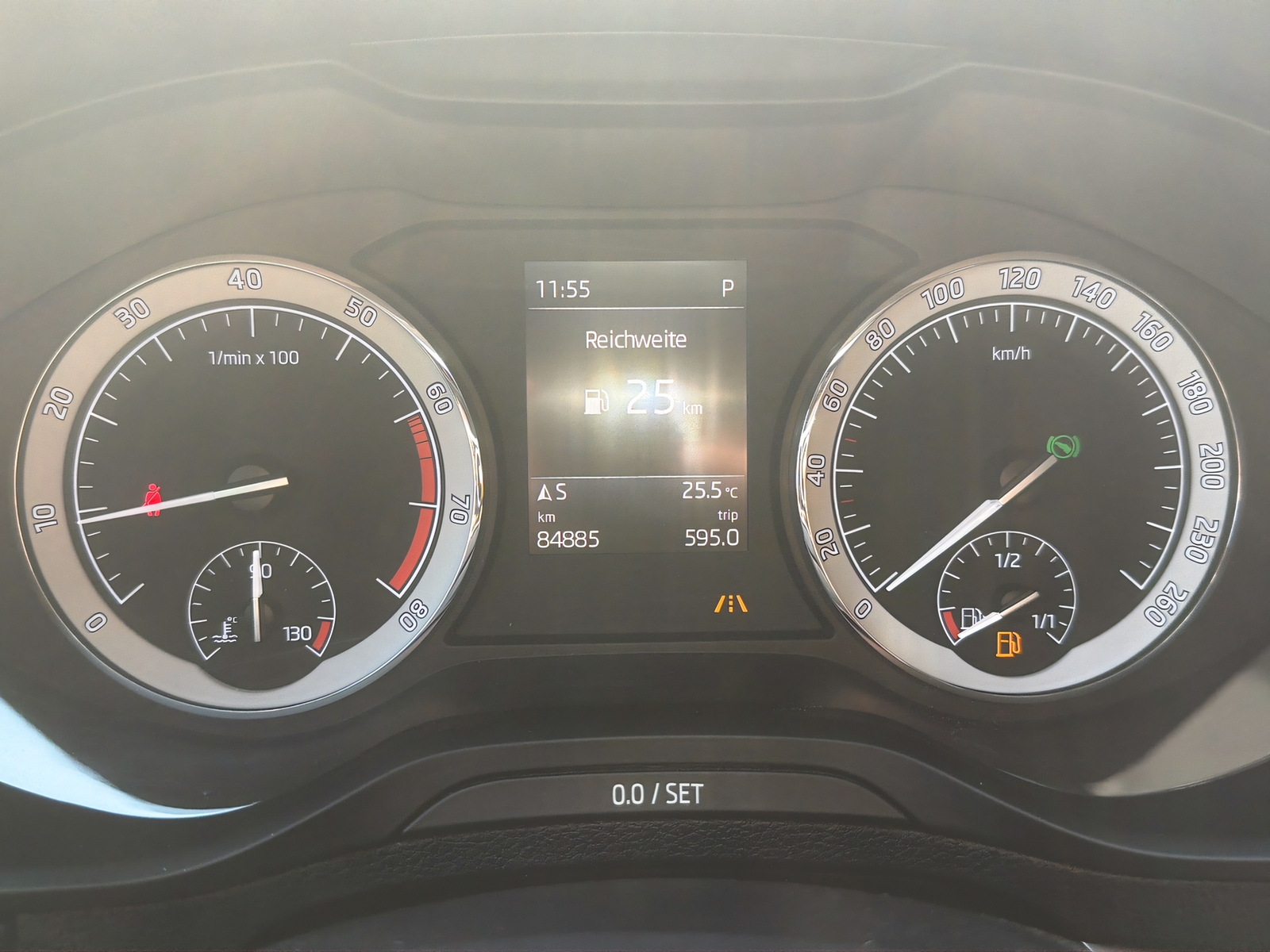 SKODA Karoq 1.5 TSI Ambition DSG-image-10