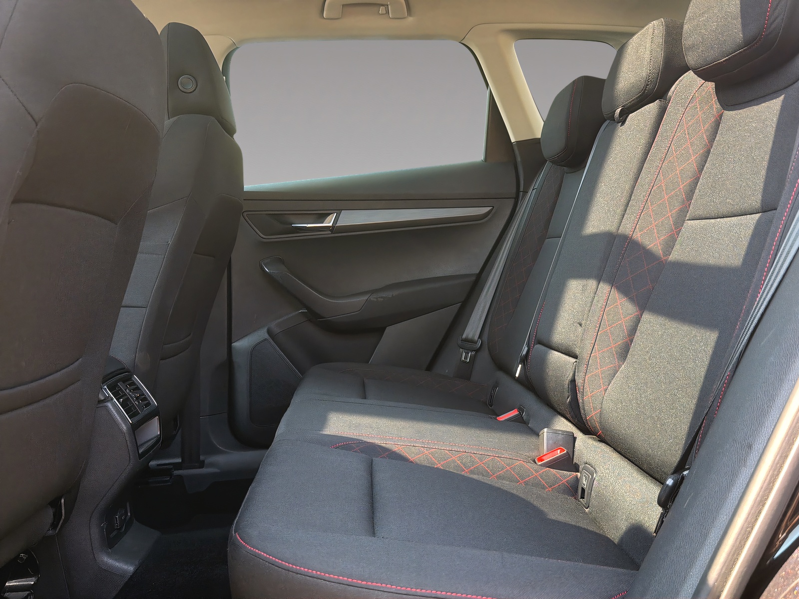 SKODA Karoq 1.5 TSI Ambition DSG-image-16