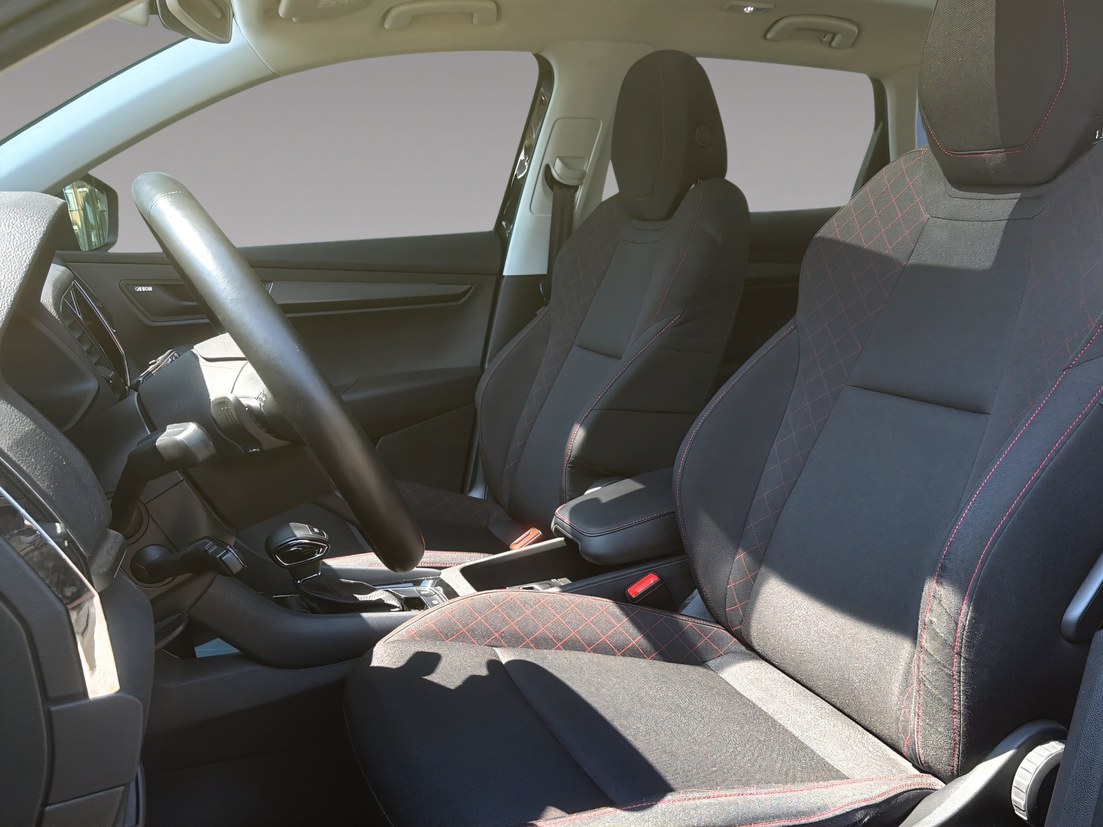 SKODA Karoq 1.5 TSI Ambition DSG-image-5