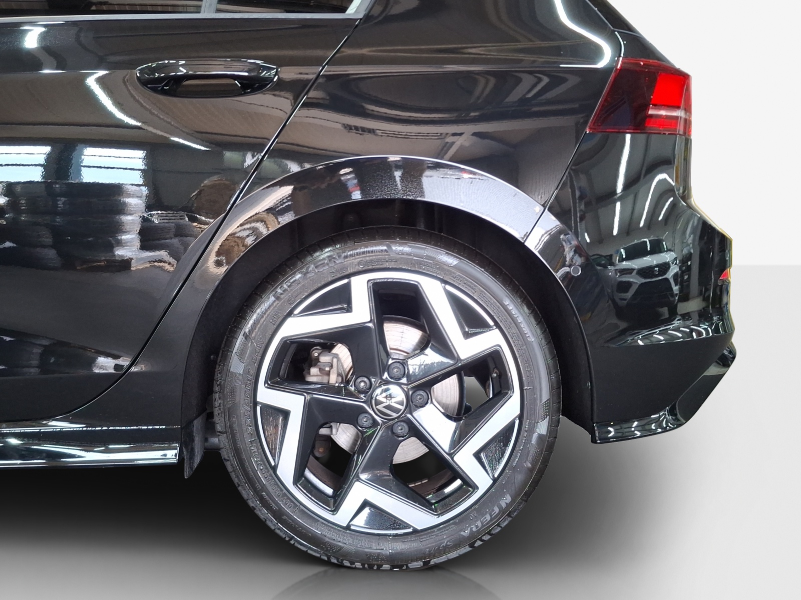 VW Golf 1.5 e TSI mHEV R-Line DSG-image-13