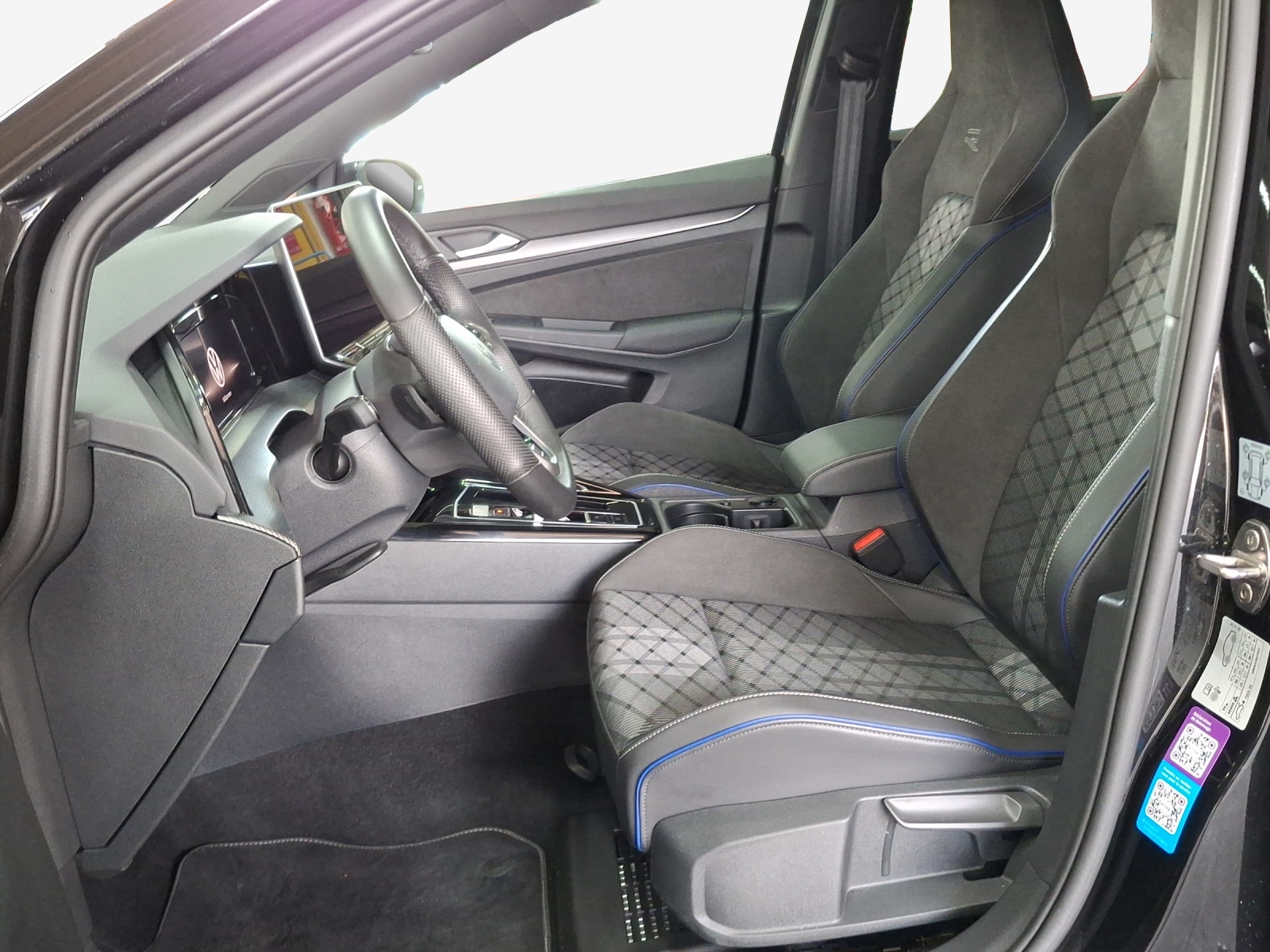 VW Golf 1.5 e TSI mHEV R-Line DSG-image-7