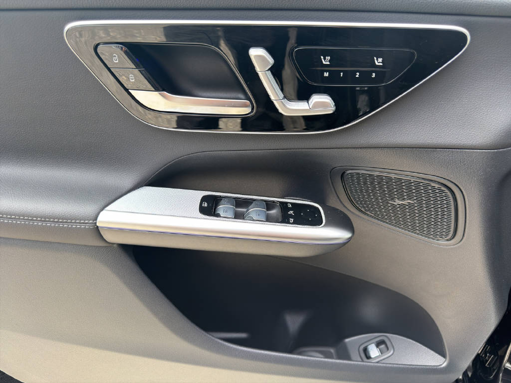 MERCEDES-BENZ GLC 220 d AMG Line 4matic-image-11